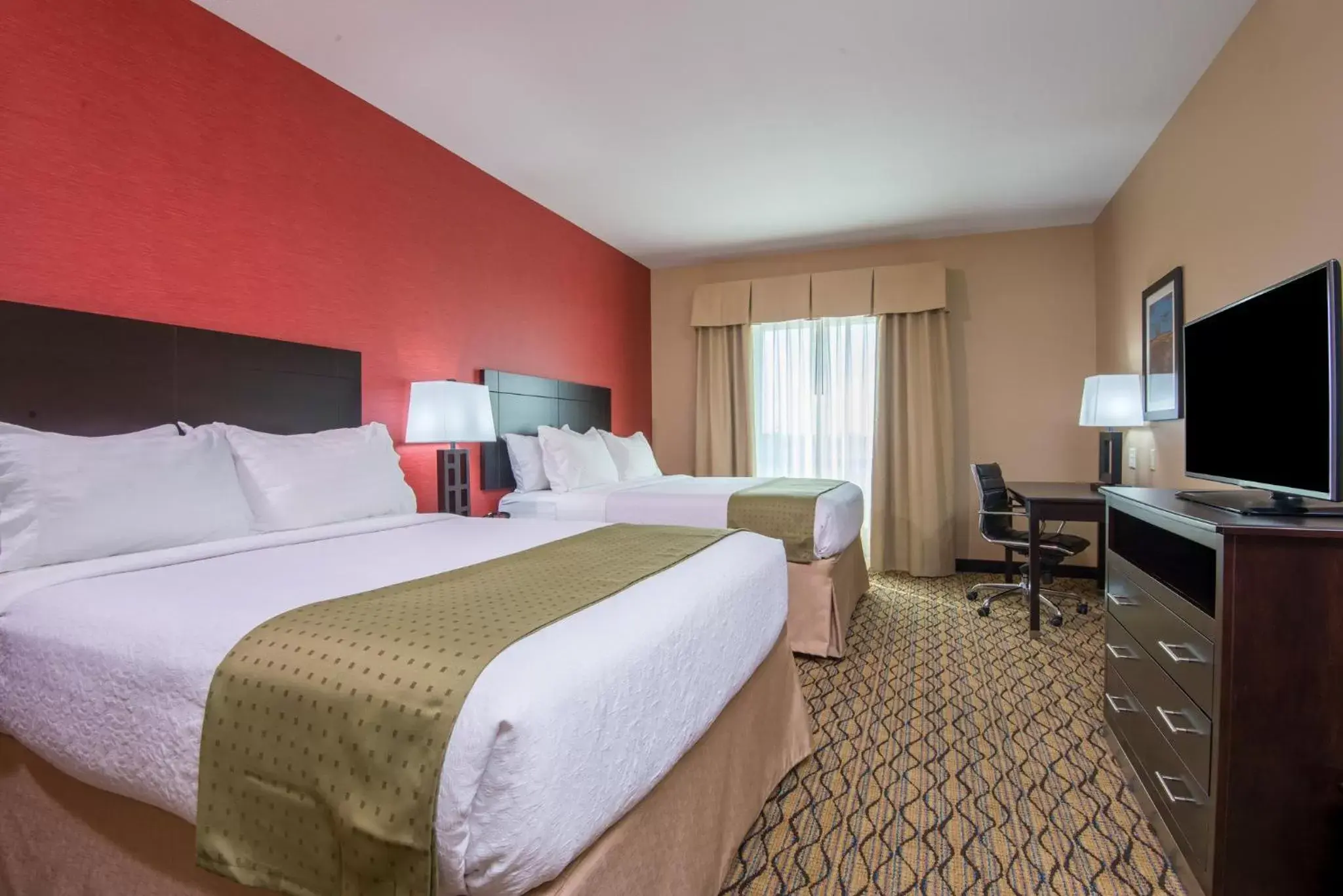 Standard Queen Room with Two Queen Beds in Holiday Inn Salina by IHG Standard Queen Room with Two Queen Beds in Holiday Inn Salina by IHG
