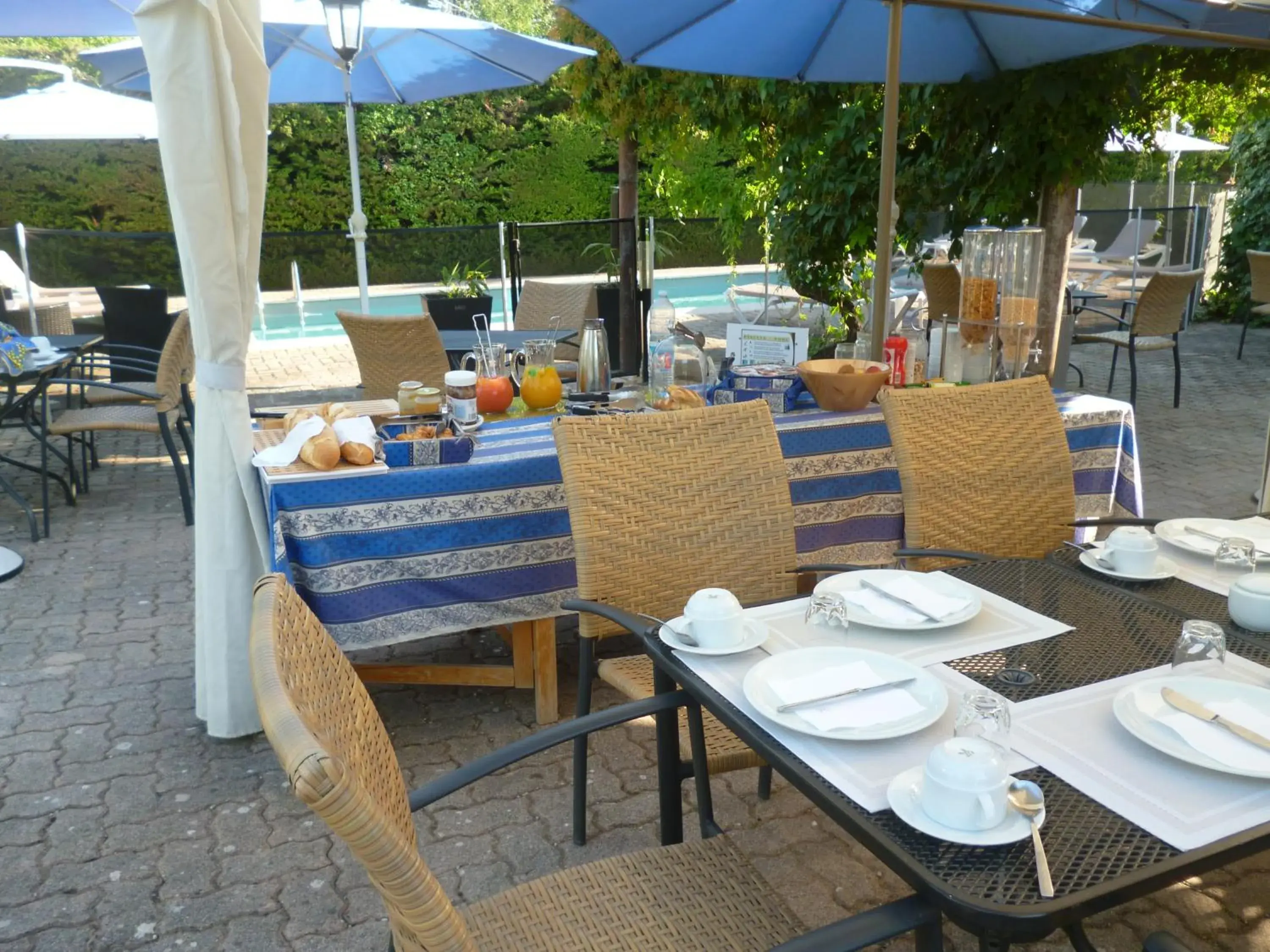 Balcony/Terrace, Restaurant/Places to Eat in Logis Hotel des Cayrons