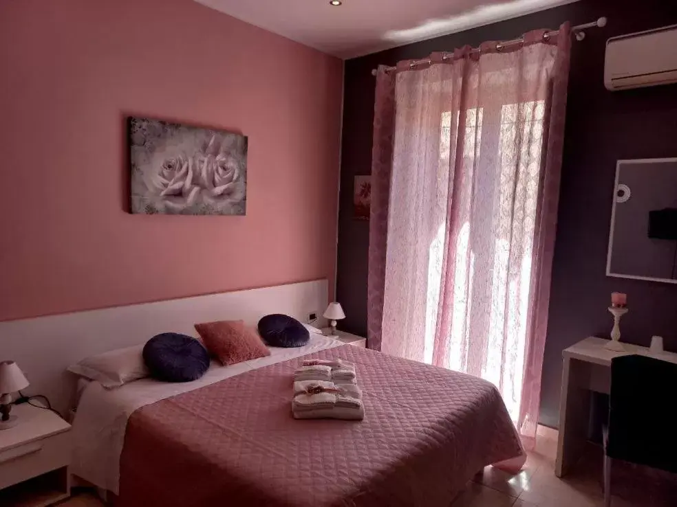 Double Room with Balcony and Private Bathroom in B&B Athena Comfort "Centro Città" Double Room with Balcony and Private Bathroom in B&B Athena Comfort "Centro Città"