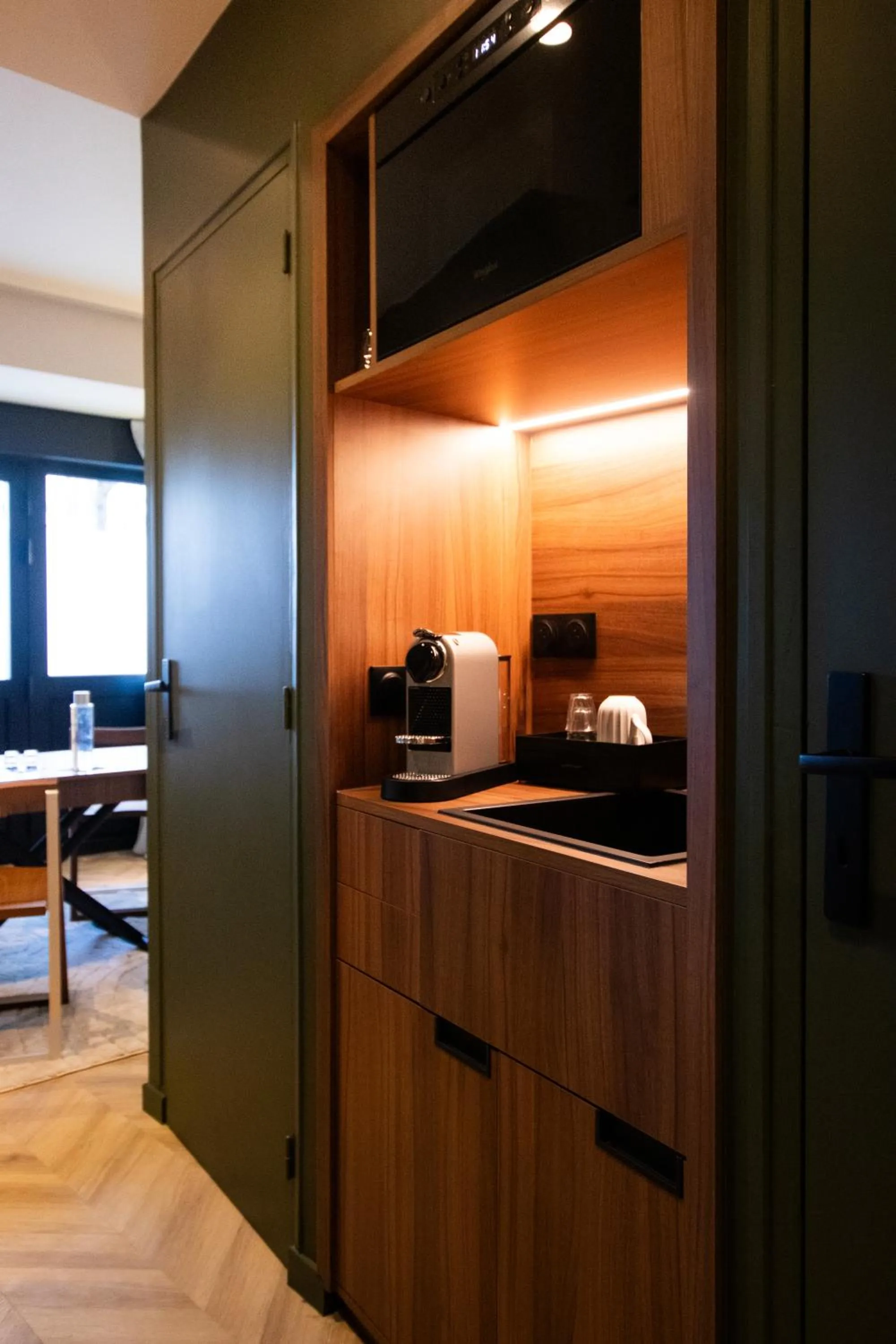 minibar in Mercure Paris Tour Eiffel Pont Mirabeau