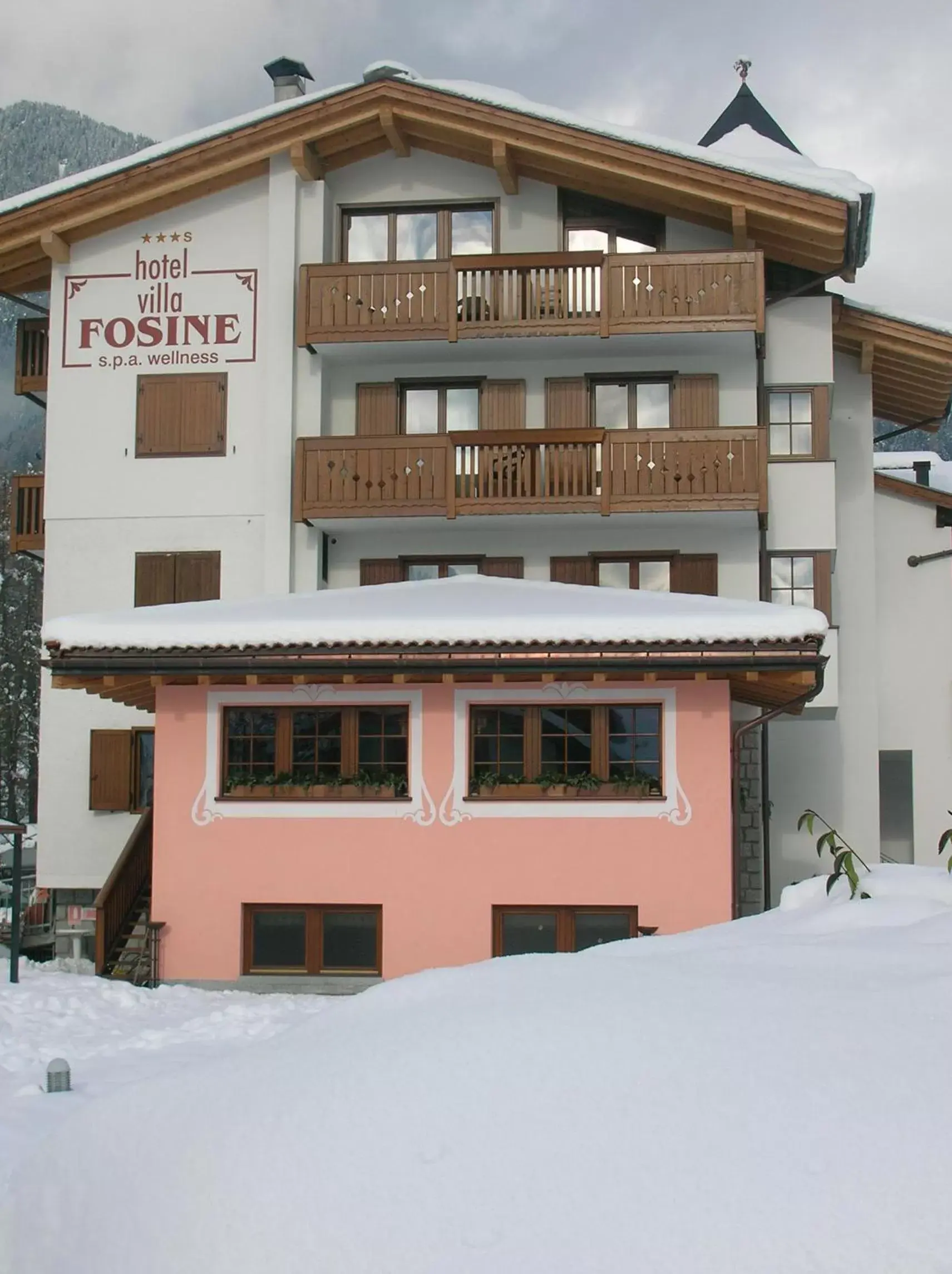 Property building, Winter in Hotel Villa Fosine