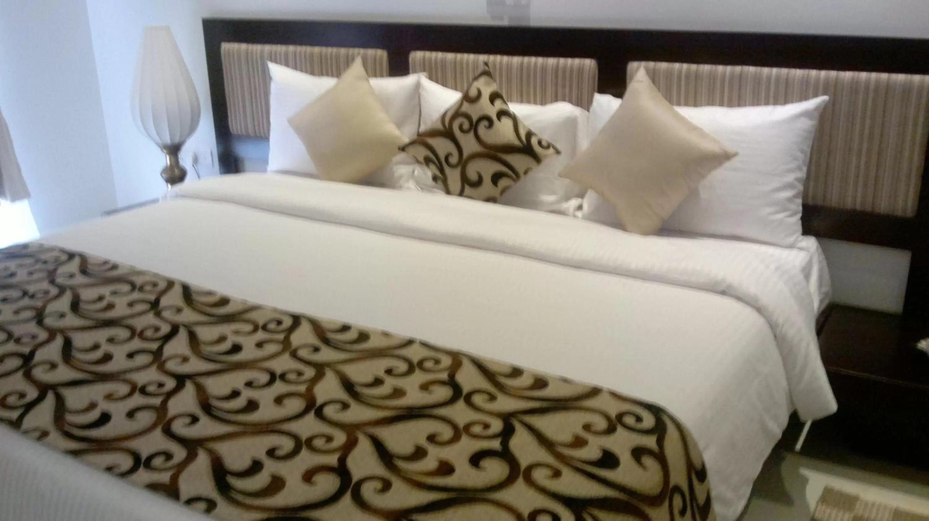 Bedroom, Bed in Ruins Chaaya Hotel