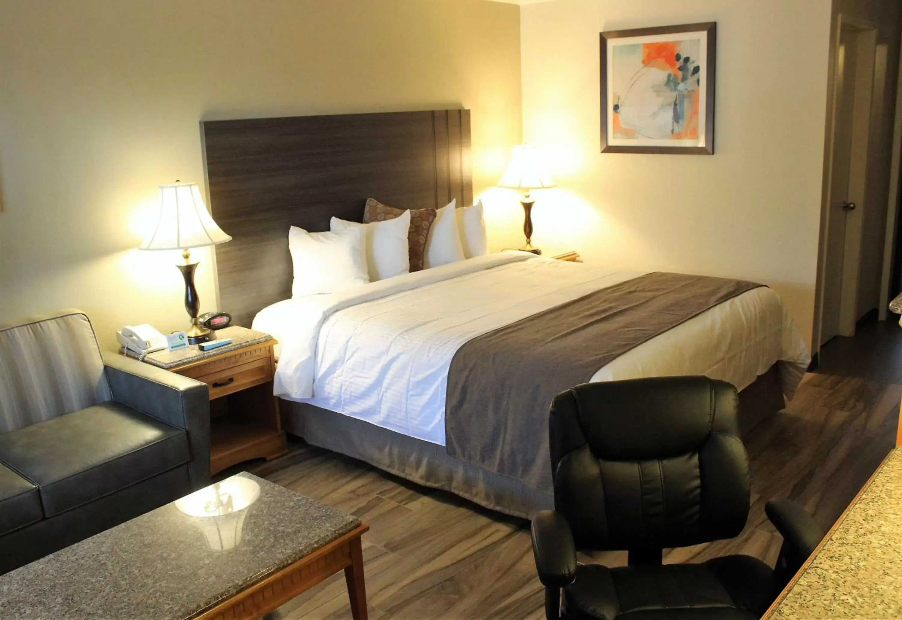 Photo of the whole room, Bed in Best Western Plus Orange County Airport North