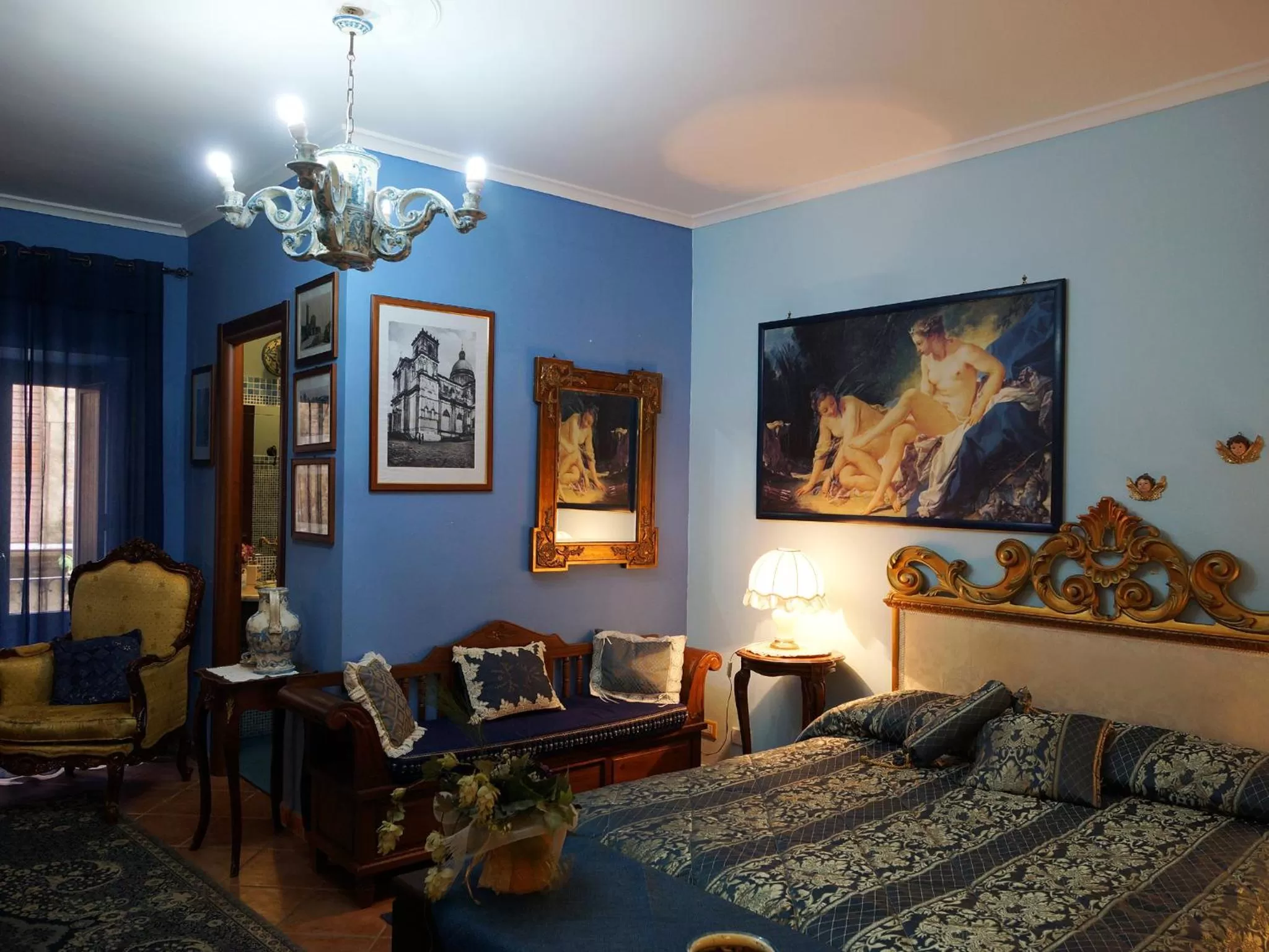 Photo of the whole room, Bed in Kimera