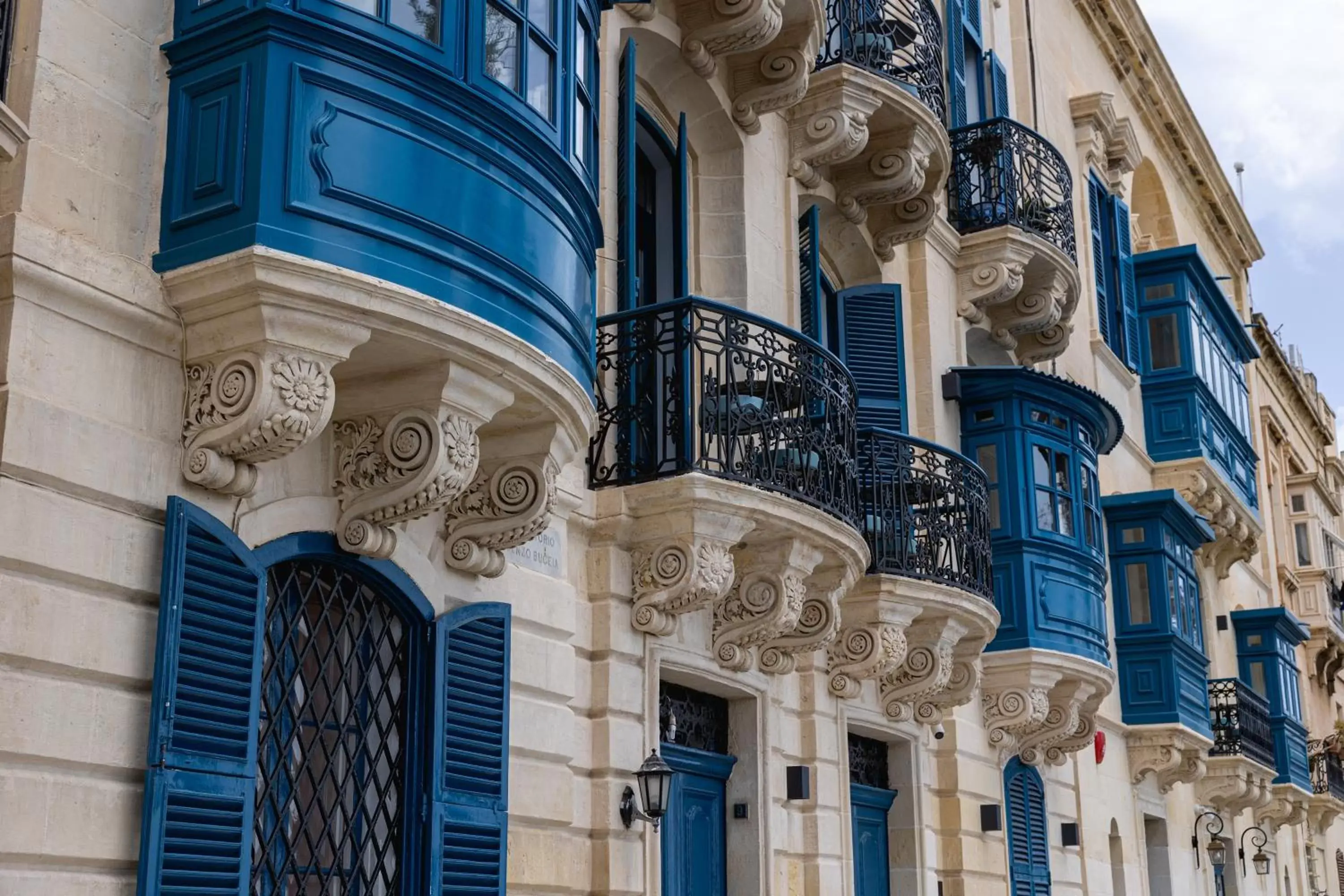 Property building in Iniala Harbour House Property building in Iniala Harbour House