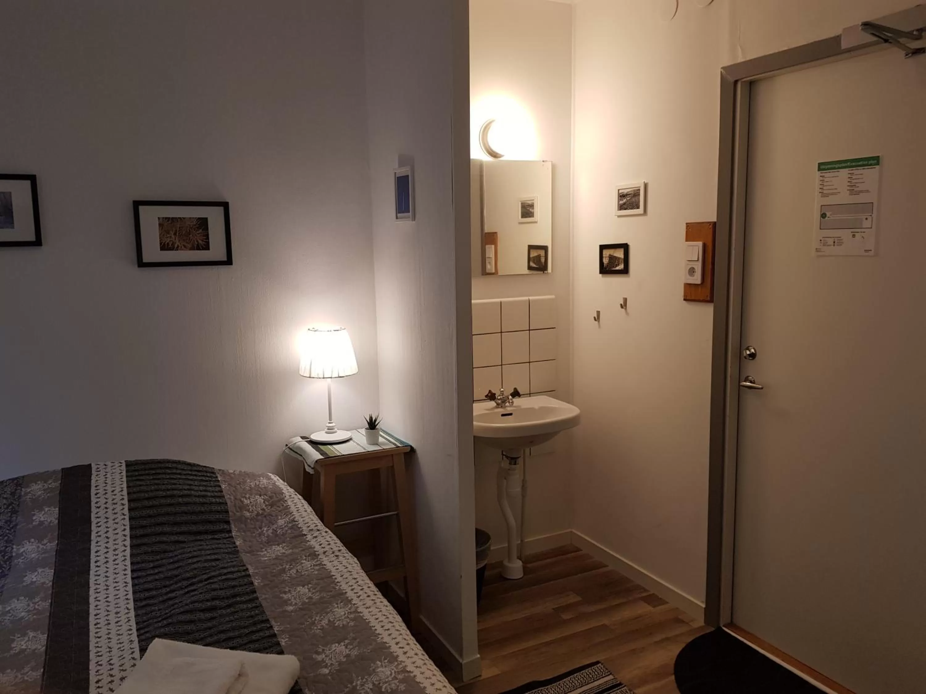 Photo of the whole room in Brukshotellet Skinnsberg