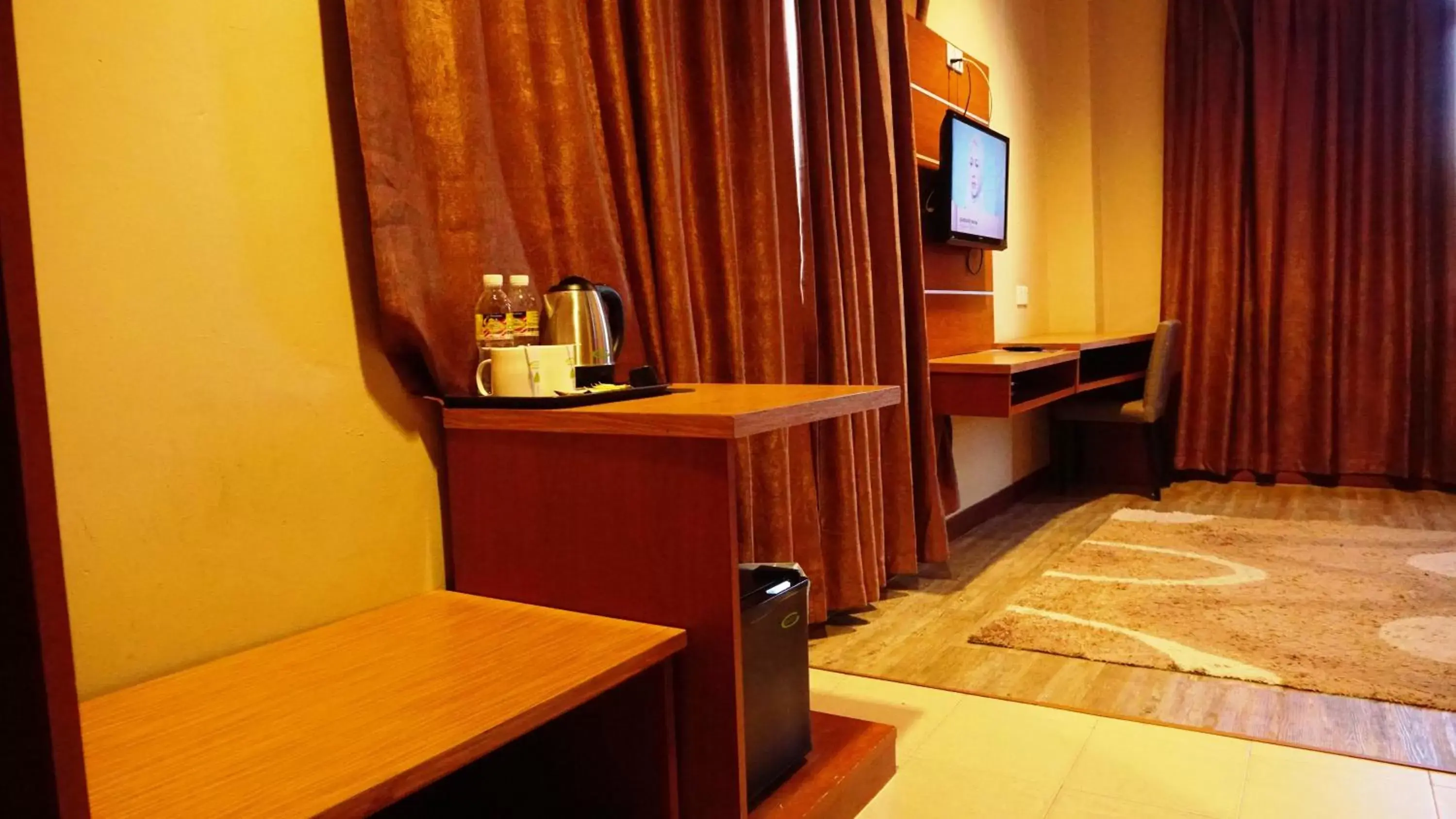 Bedroom, TV/Entertainment Center in Best Star Resort