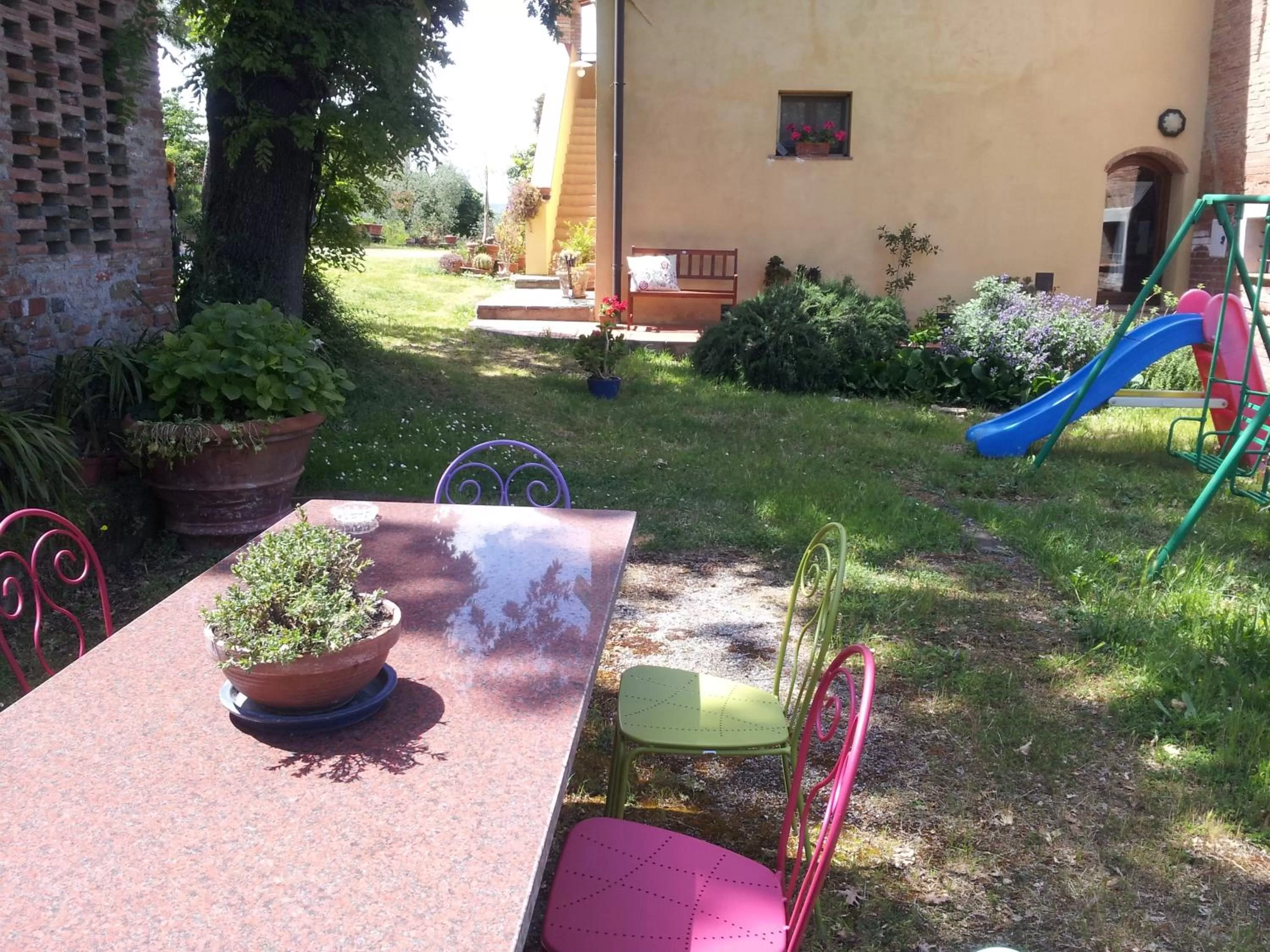 Garden in A Casa di Lizzy B&B