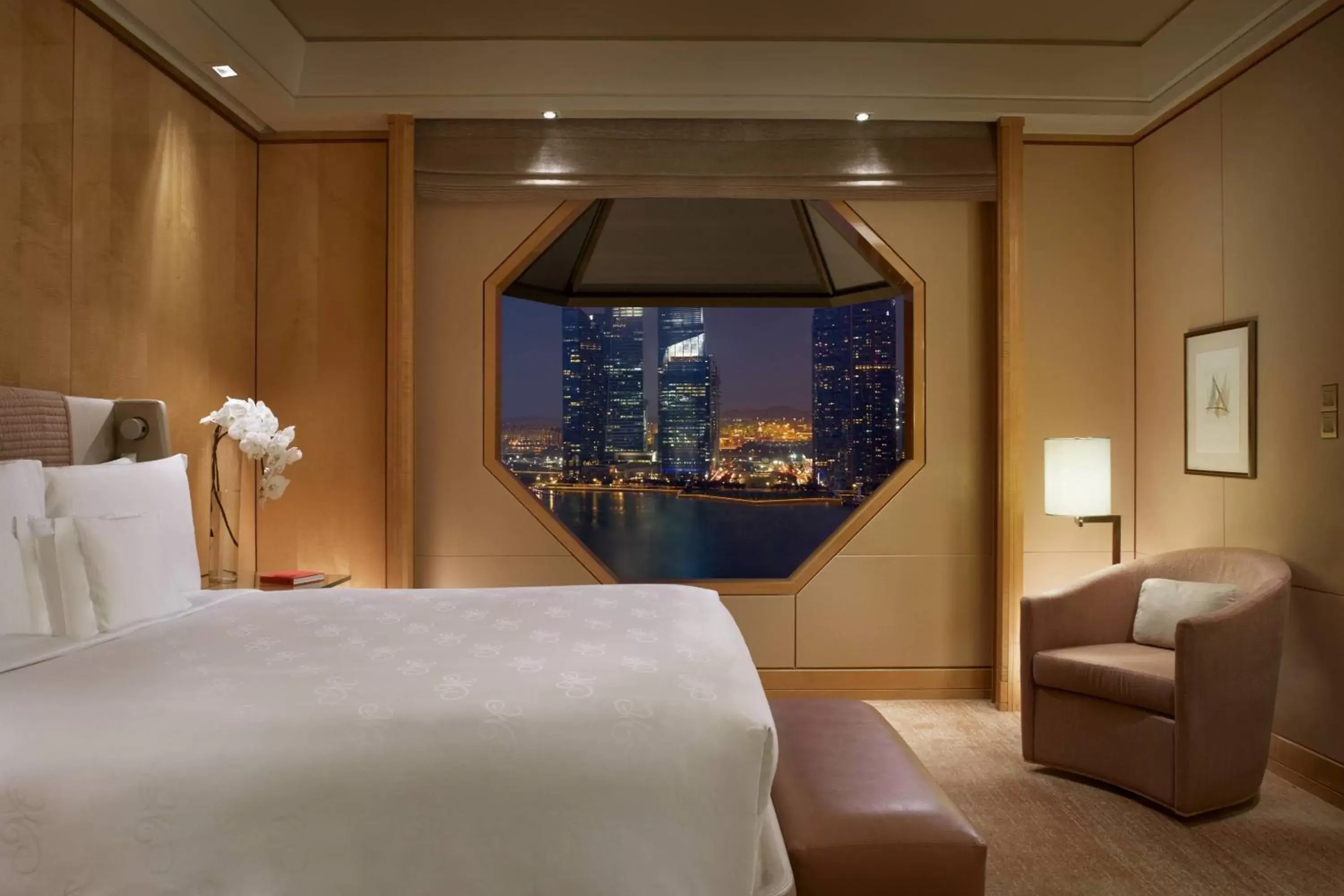 Bedroom in The Ritz-Carlton, Millenia Singapore