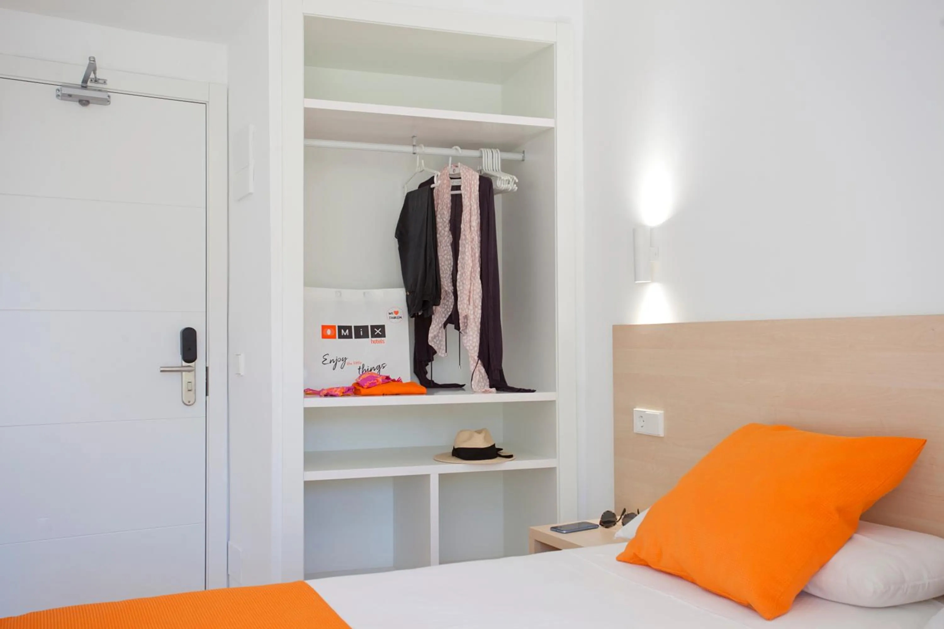 Photo of the whole room, Bed in Mix Peru Playa