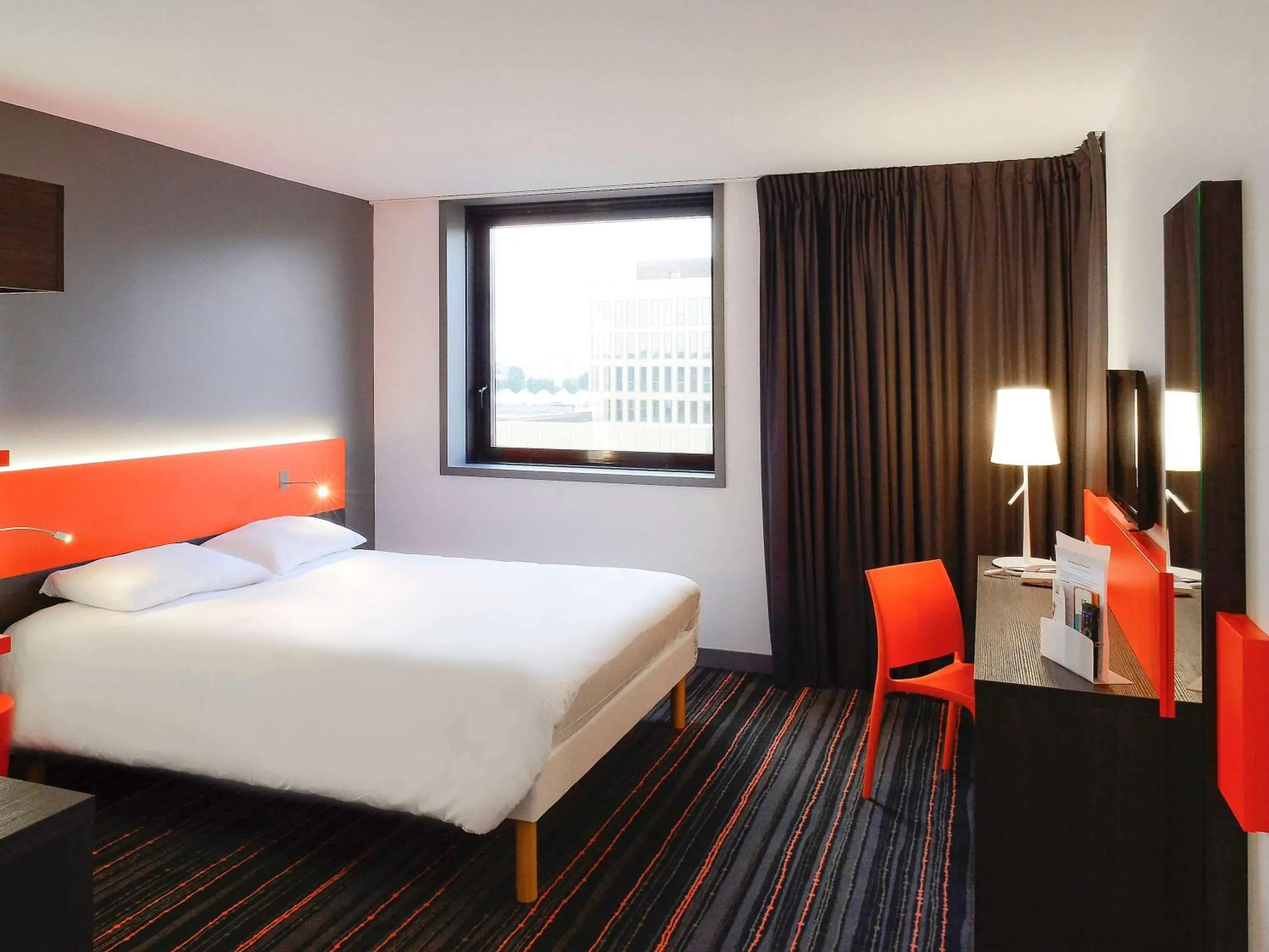 Photo of the whole room, Bed in ibis Styles Caen centre gare