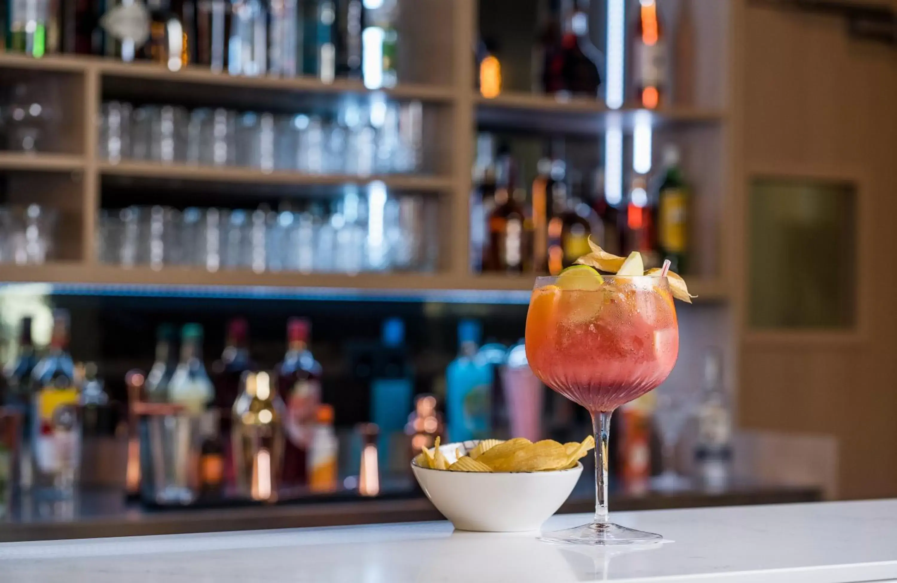 Lounge or bar, Drinks in Leonardo Royal Hotel Barcelona Fira