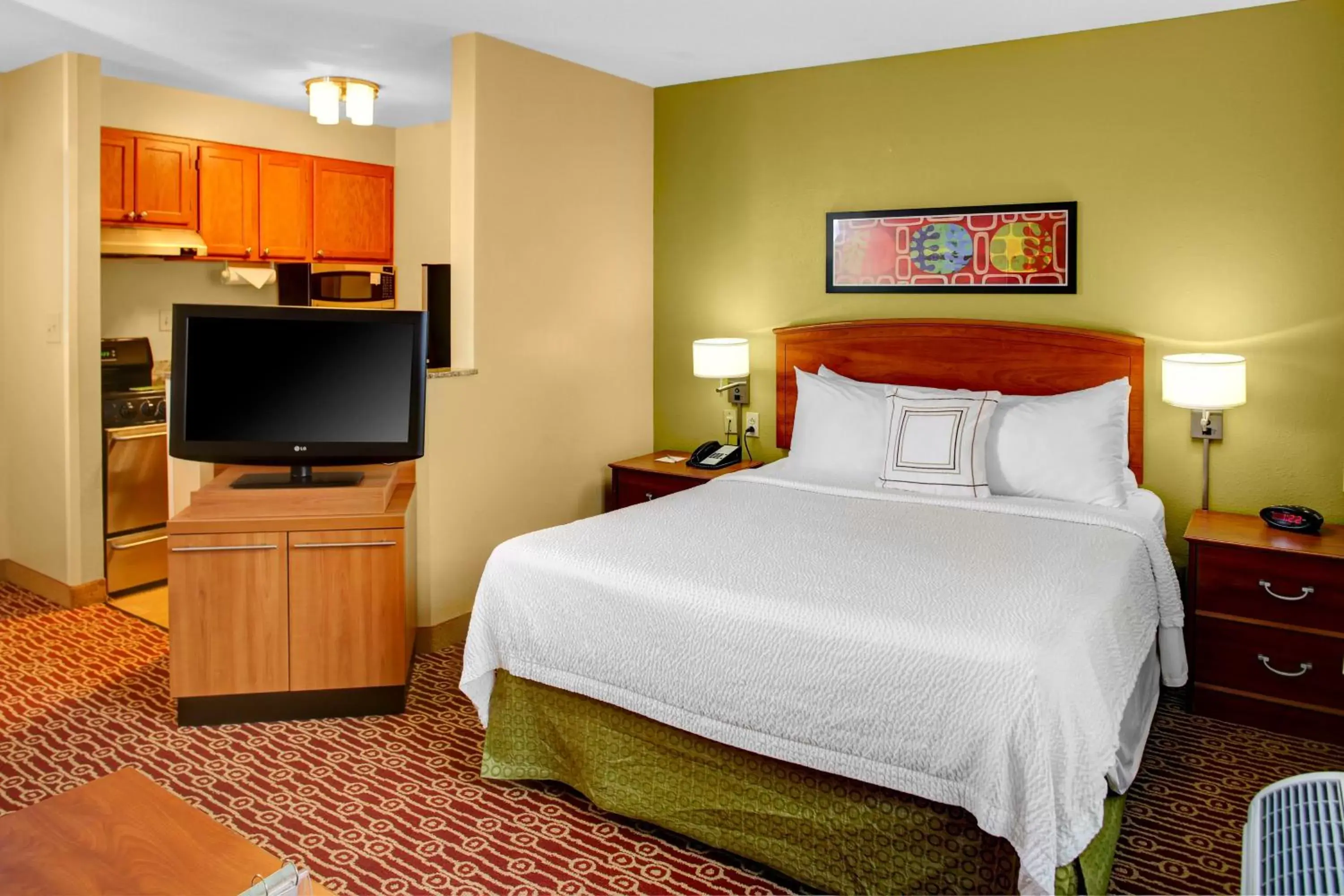 Bedroom, Bed in Hawthorn Suites by Wyndham Cincinnati Northeast/Mason