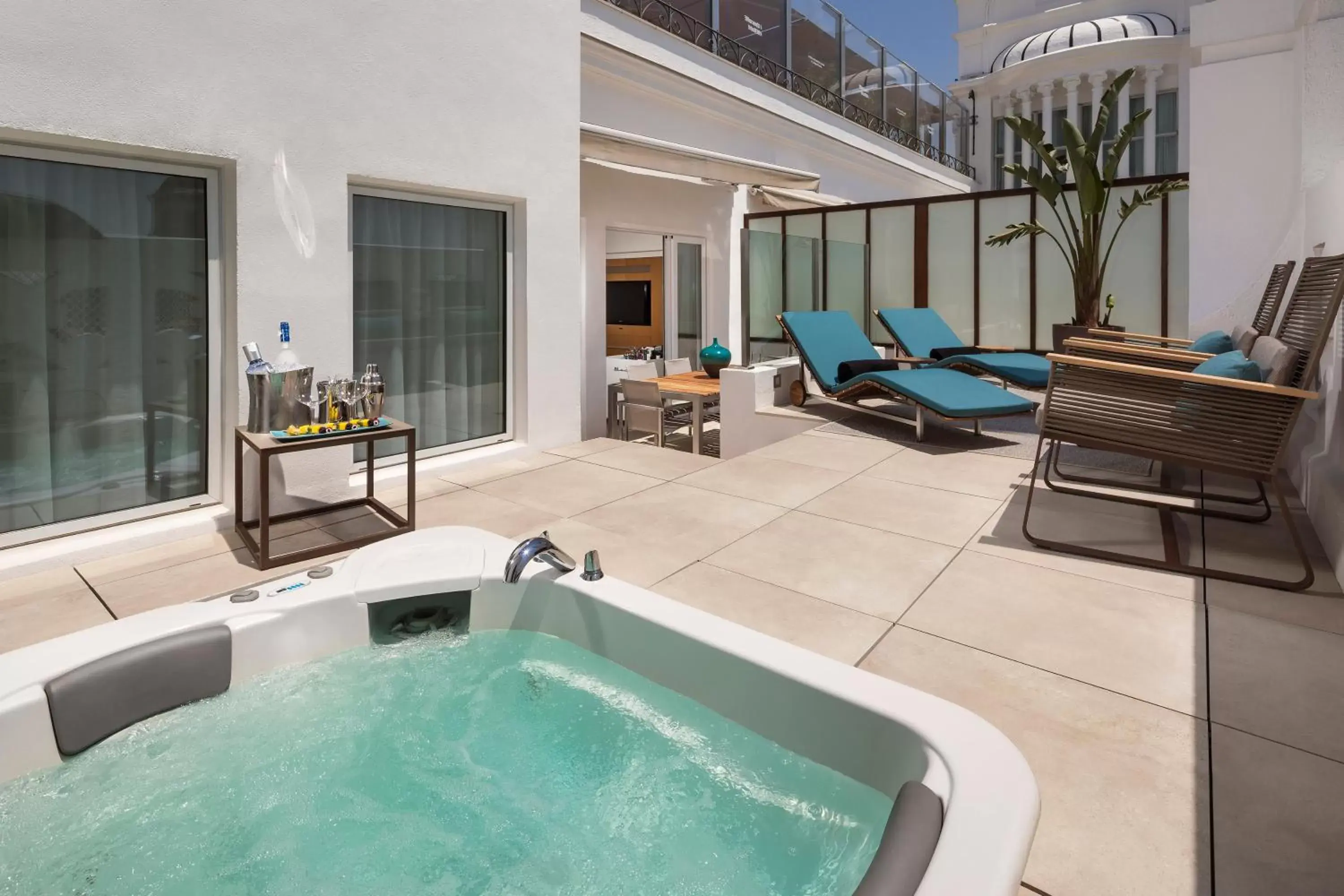 BEYOND ME+ with Terrace and Jacuzzi - single occupancy in ME Madrid Reina Victoria by Meliá BEYOND ME+ with Terrace and Jacuzzi - single occupancy in ME Madrid Reina Victoria by Meliá