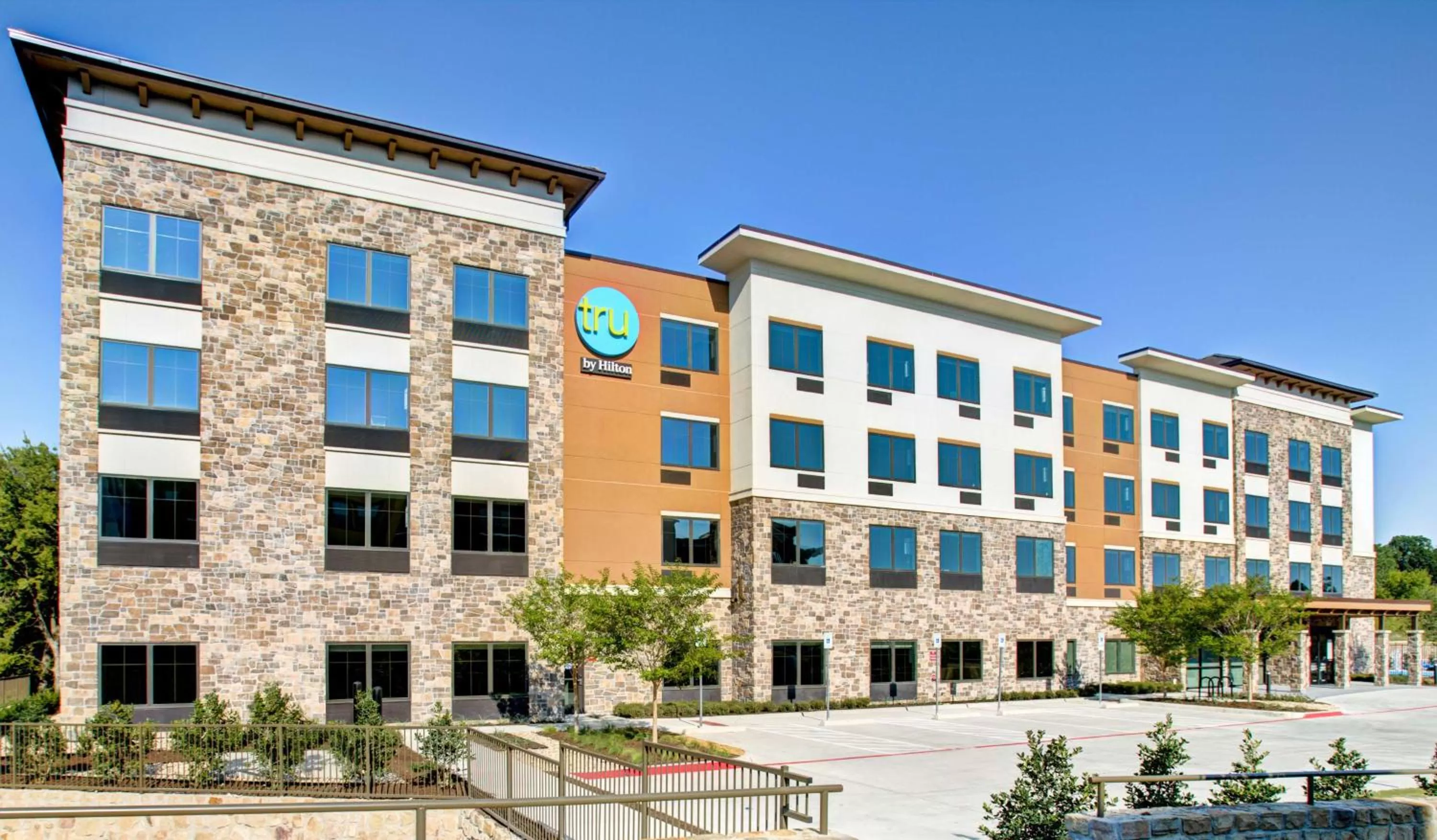 Property building in Tru By Hilton Rockwall Dallas, Tx
