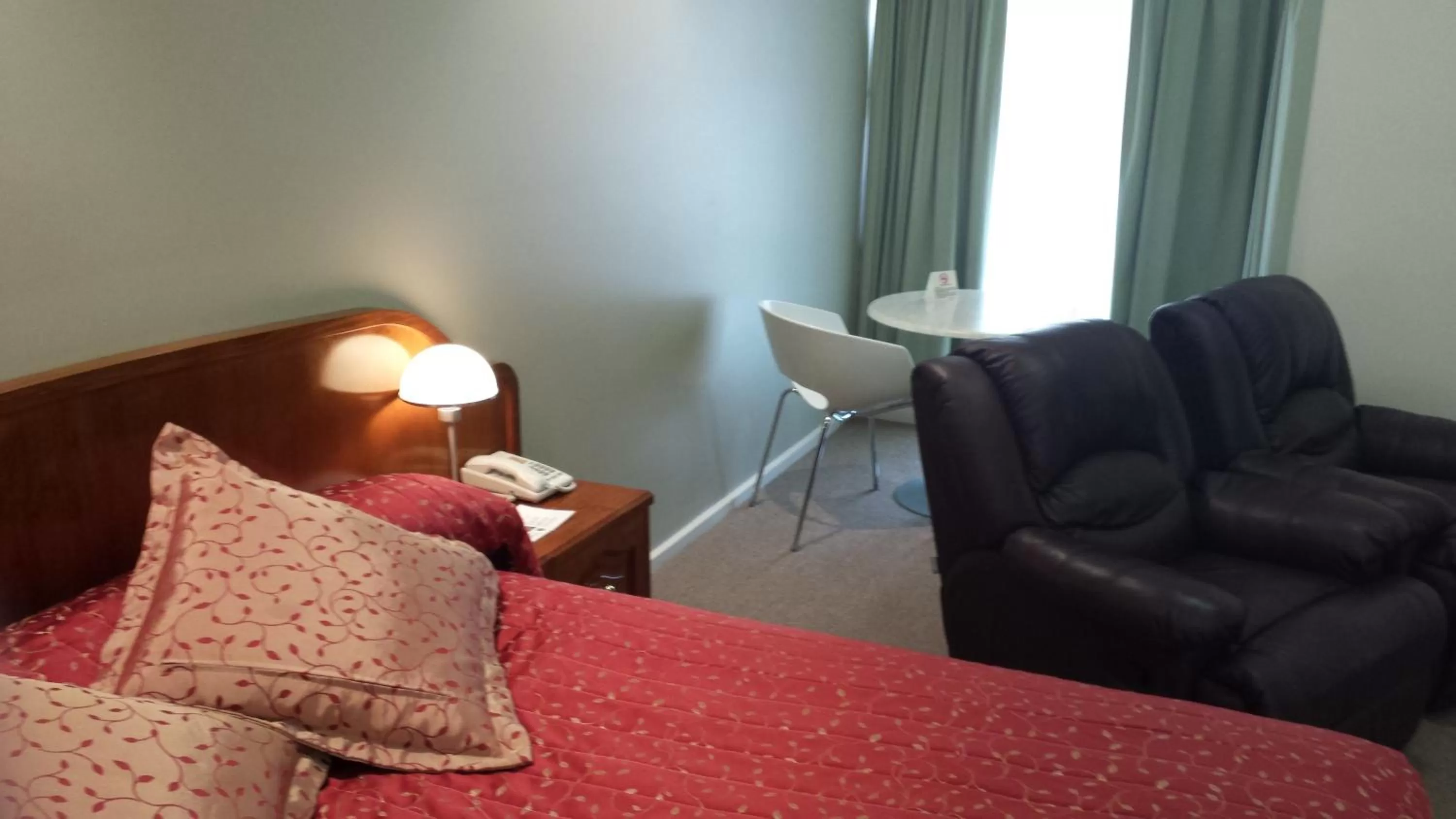 Decorative detail, Bed in McLaren Vale Motel & Apartments