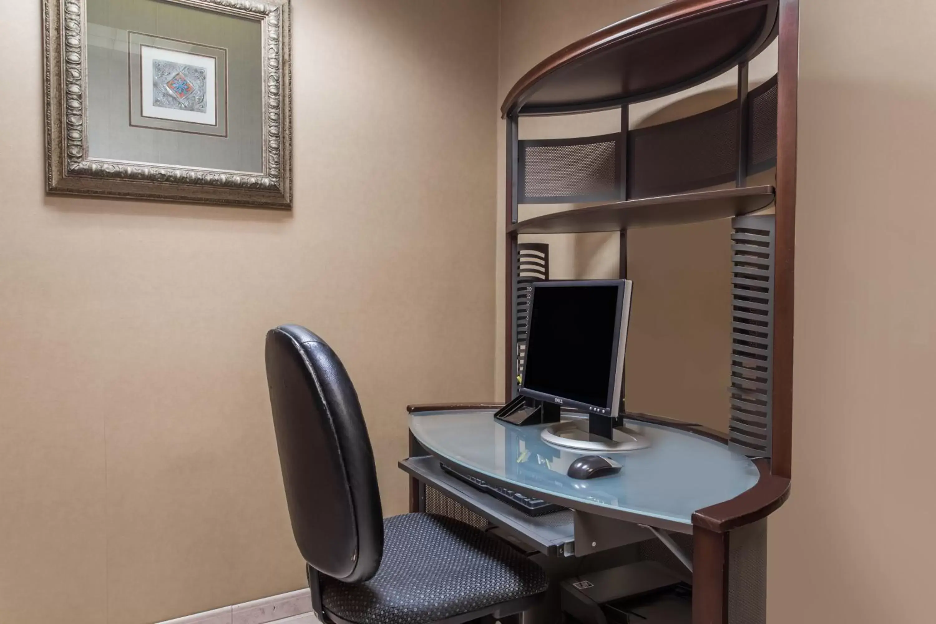 Business facilities, TV/Entertainment Center in Days Inn & Suites by Wyndham Fort Pierce I-95