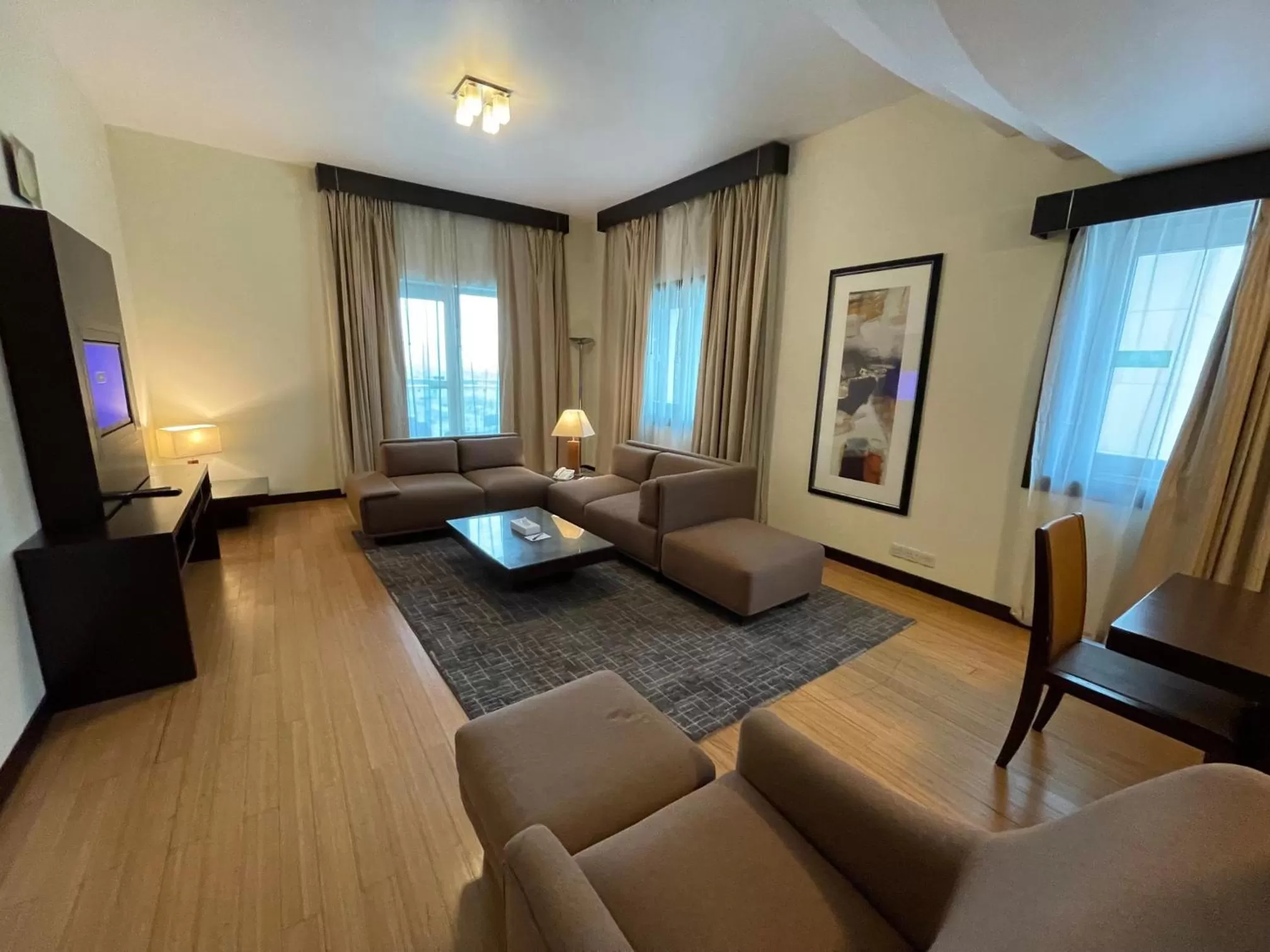 TV and multimedia in Tulip Creek Hotel Apartments