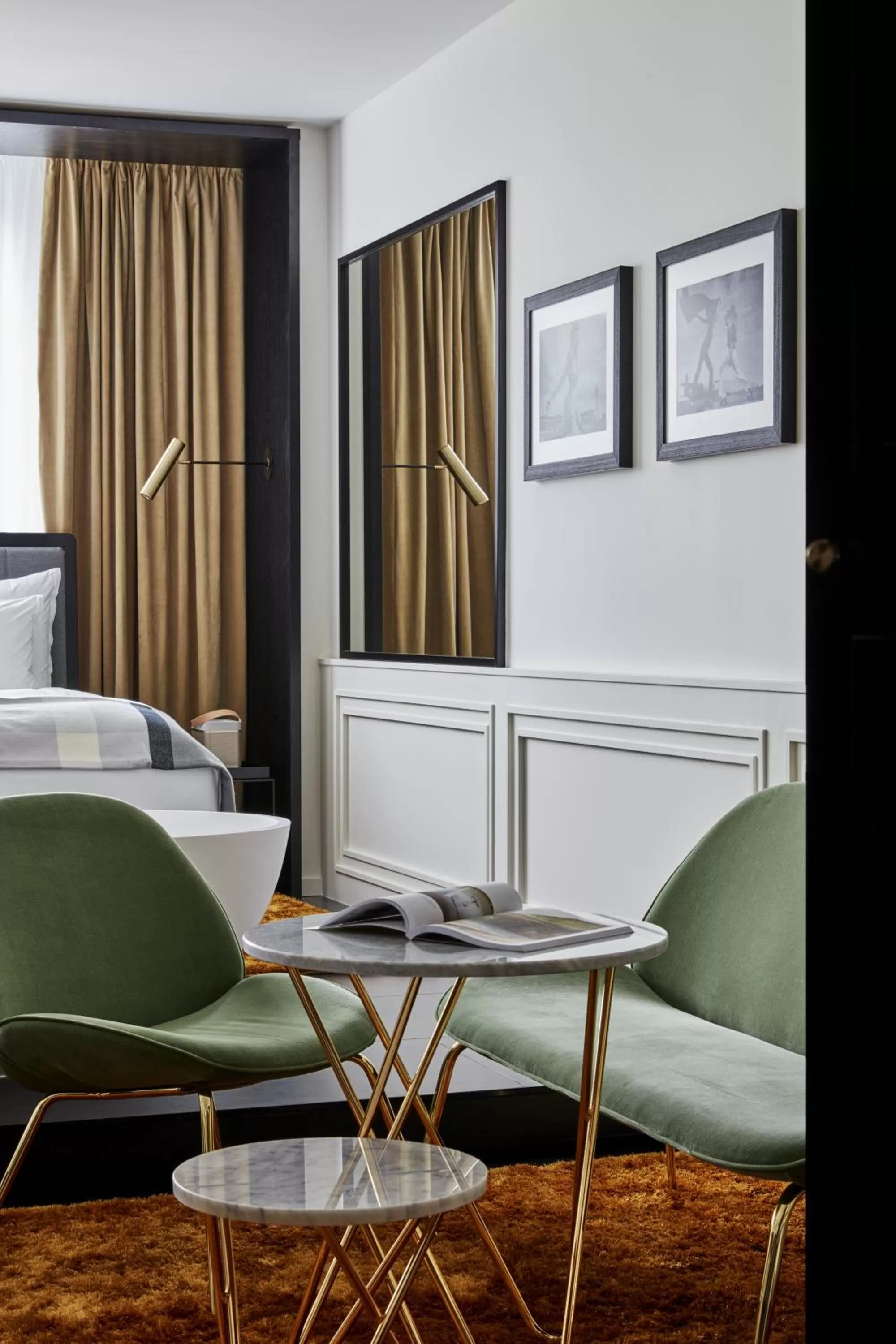 Seating area, Bed in Roomers Munich, Autograph Collection