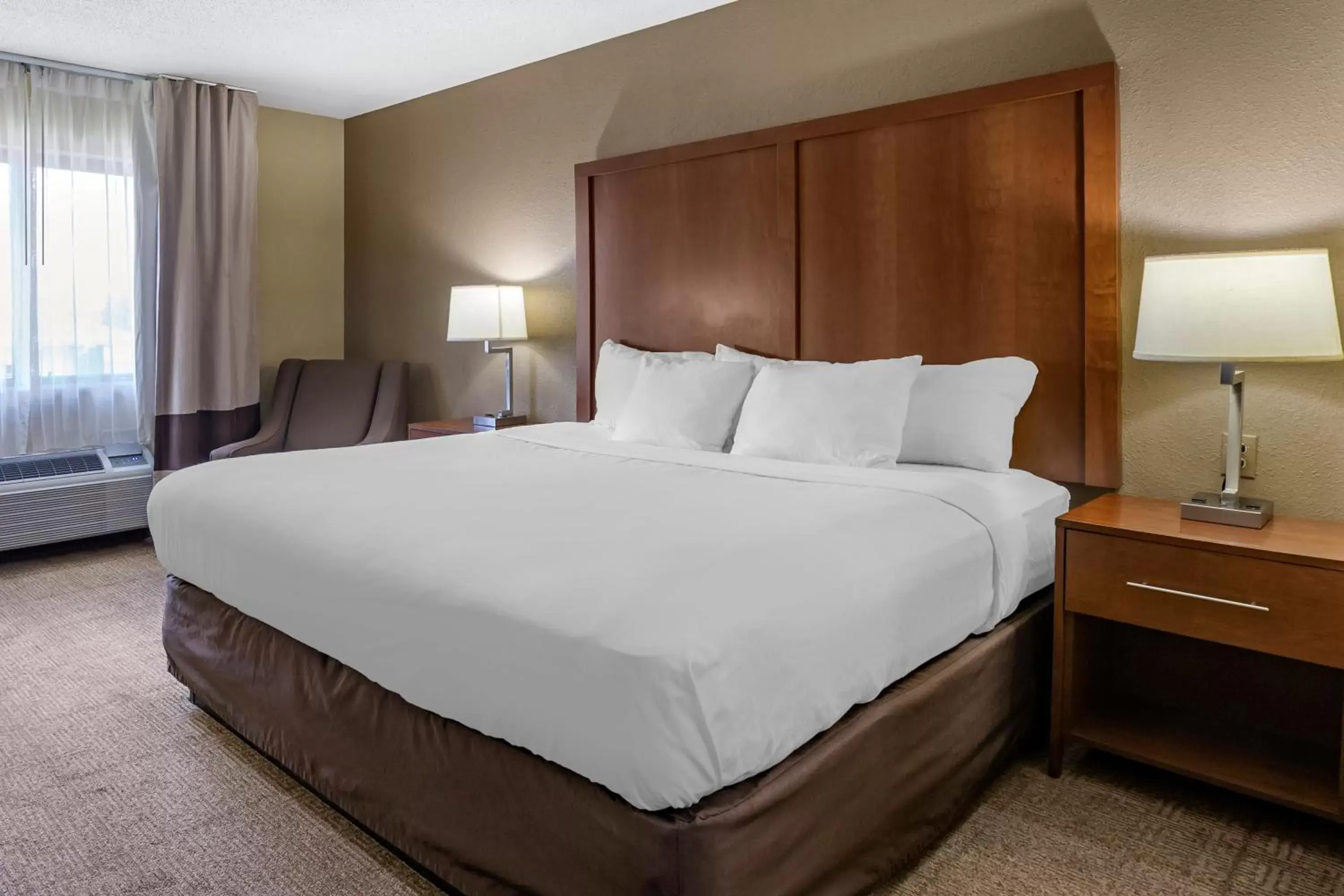 Bed in Comfort Inn Moline - Quad Cities