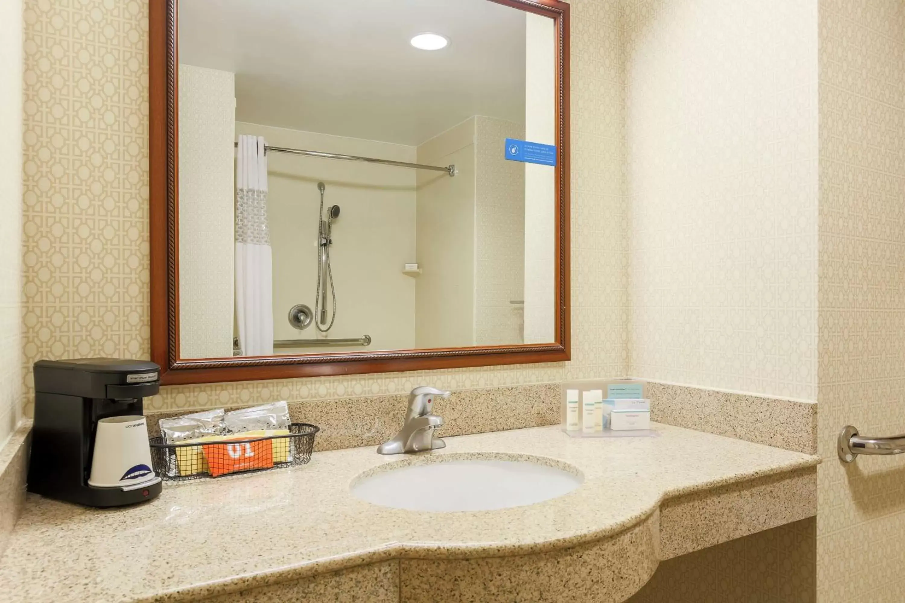 Bathroom in Hampton Inn & Suites Dallas-Allen