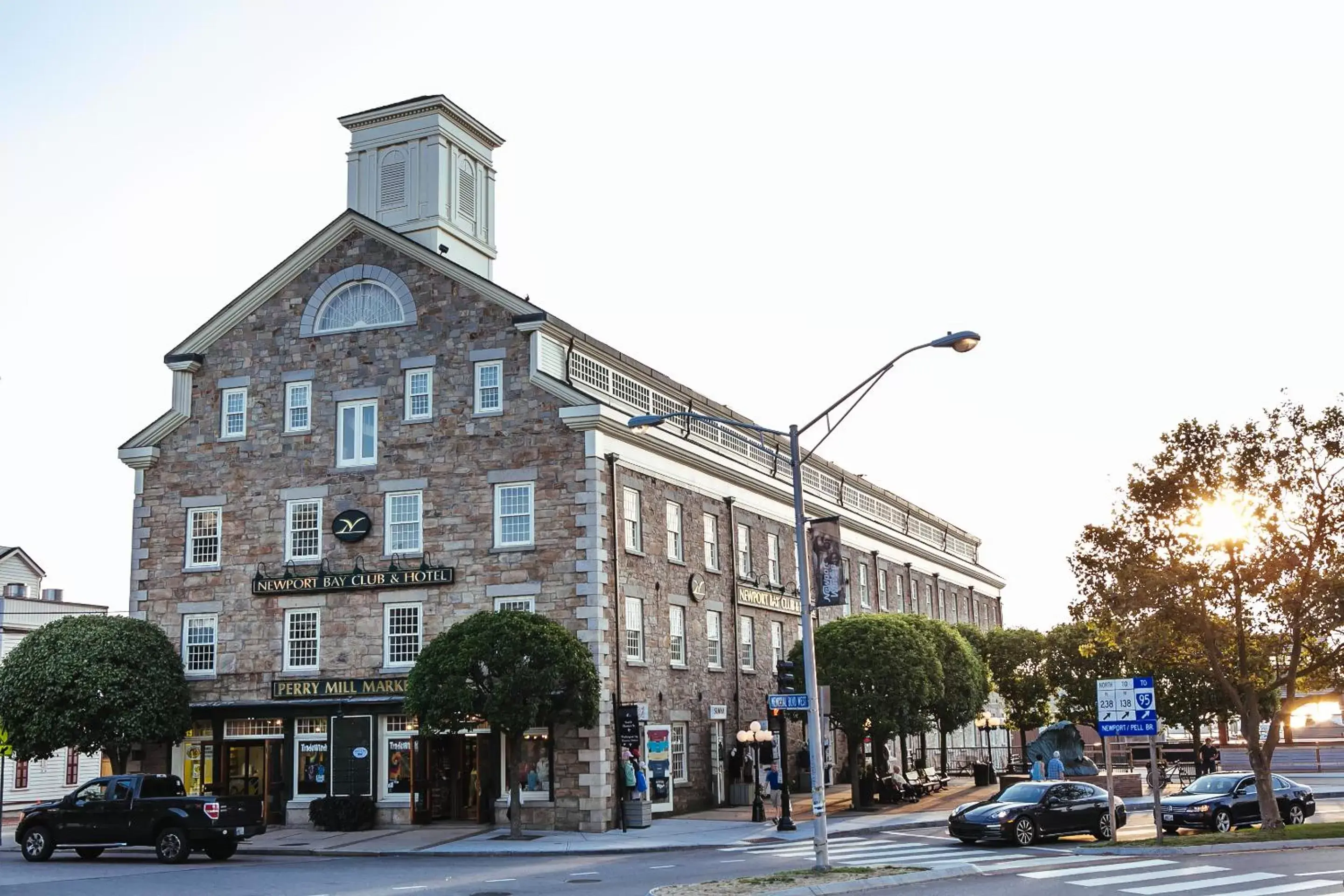 Facade/entrance, Property Building in Newport Bay Club and Hotel