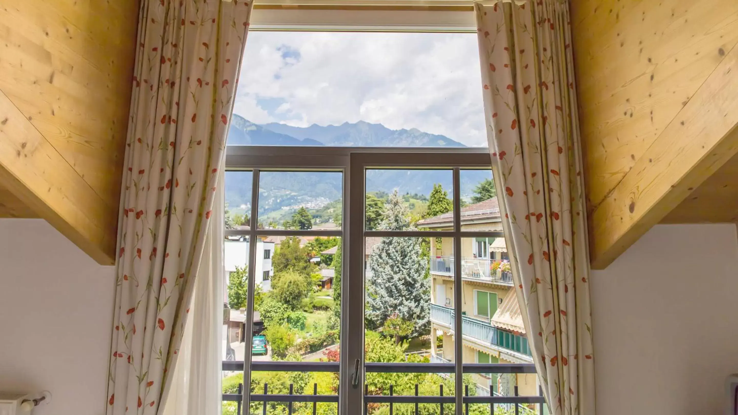 Garden view, Mountain View in Hotel Villa Laurus