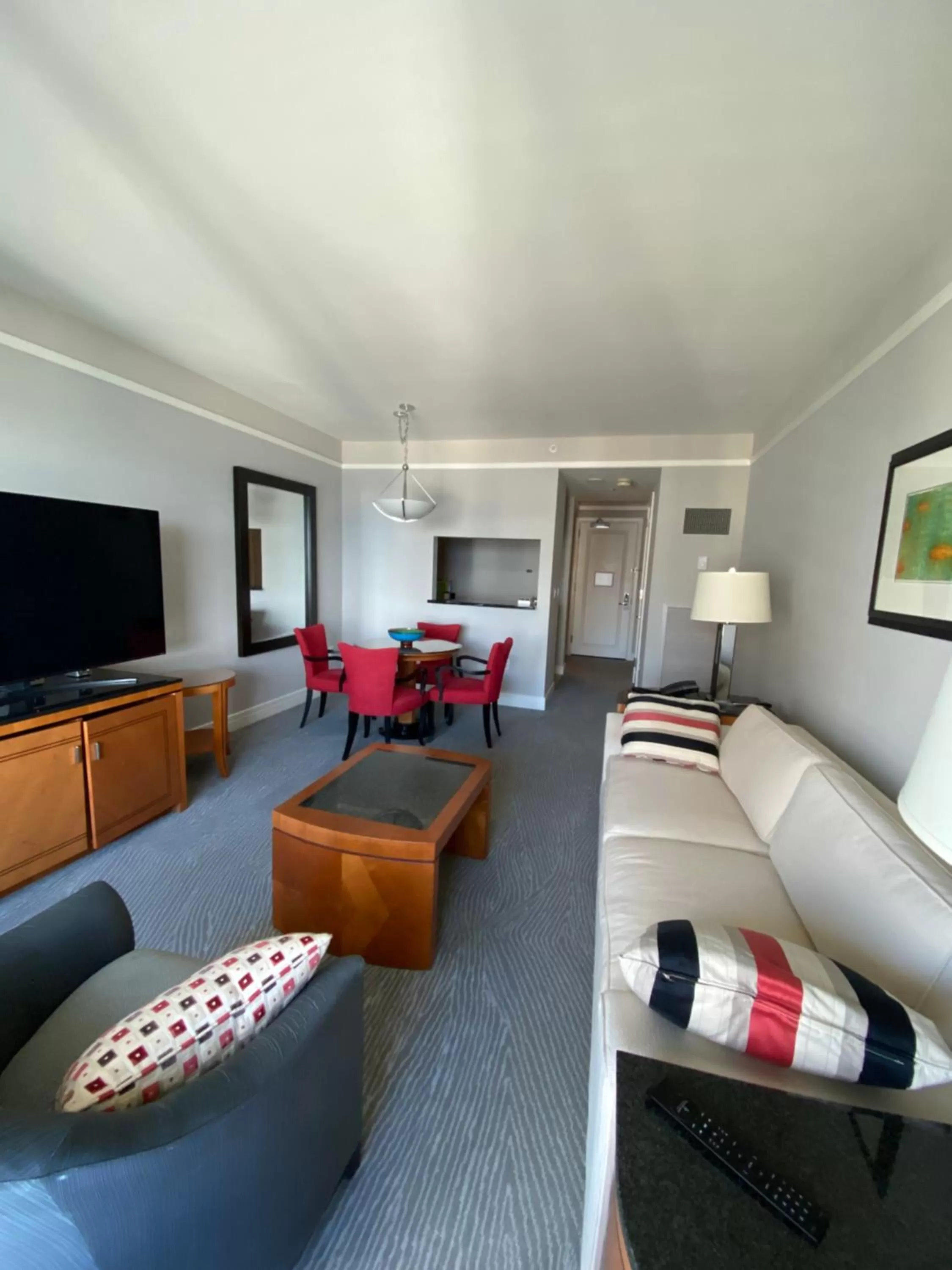 TV and multimedia, Seating Area in Four Seasons Hotel Miami - Luxury Private Residences