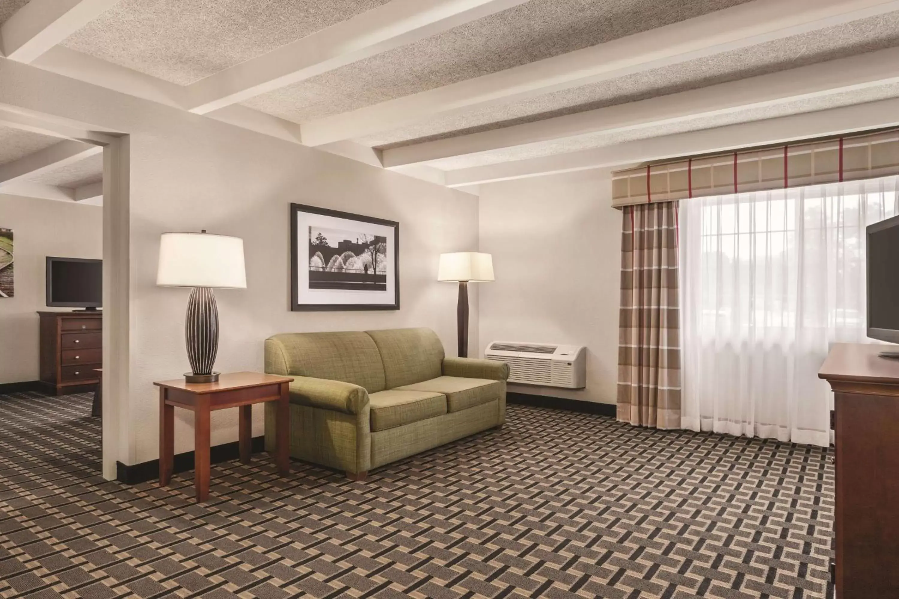 Photo of the whole room, Seating Area in Country Inn & Suites by Radisson, Woodbury, MN