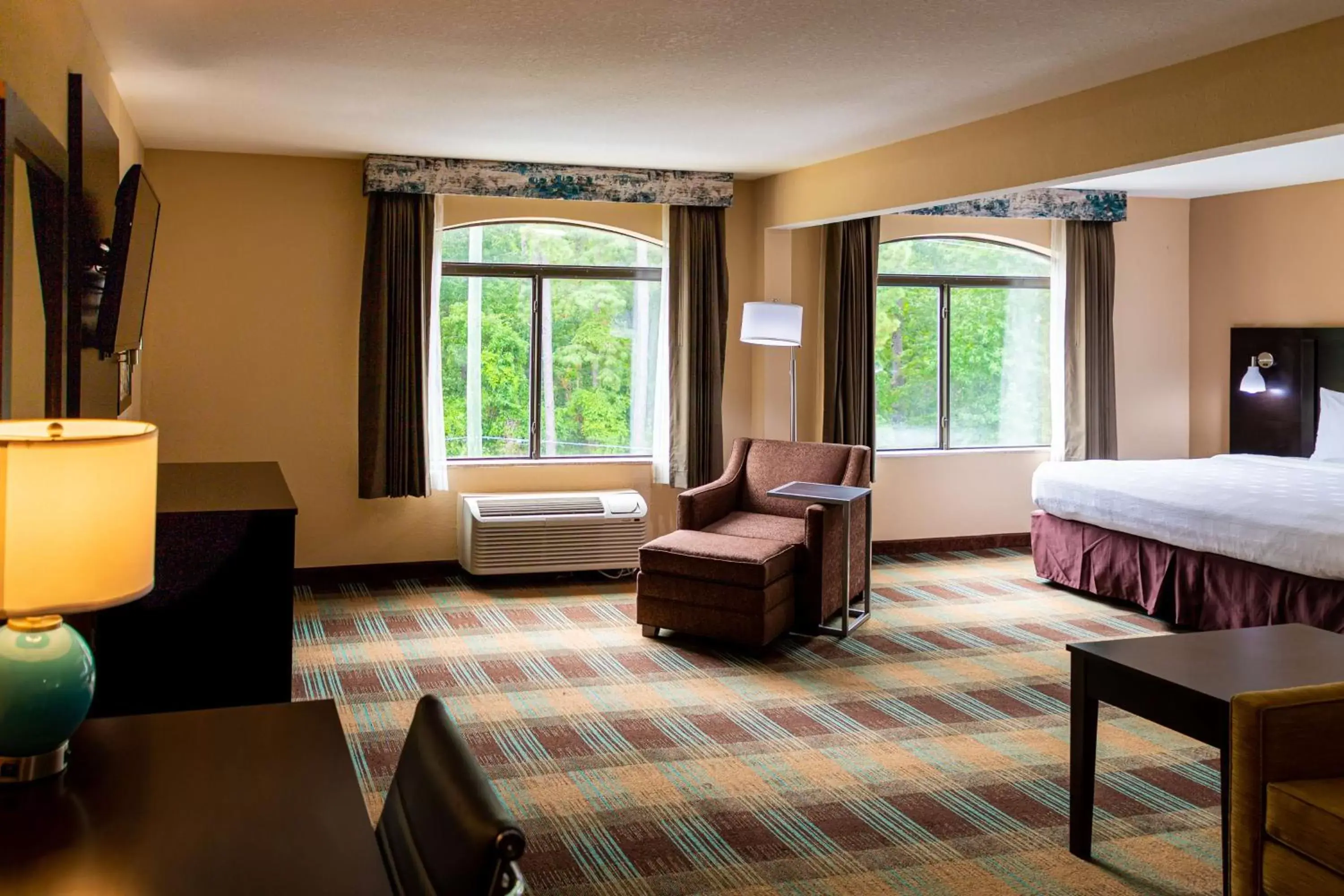 Photo of the whole room, Seating Area in Best Western Plus North Savannah