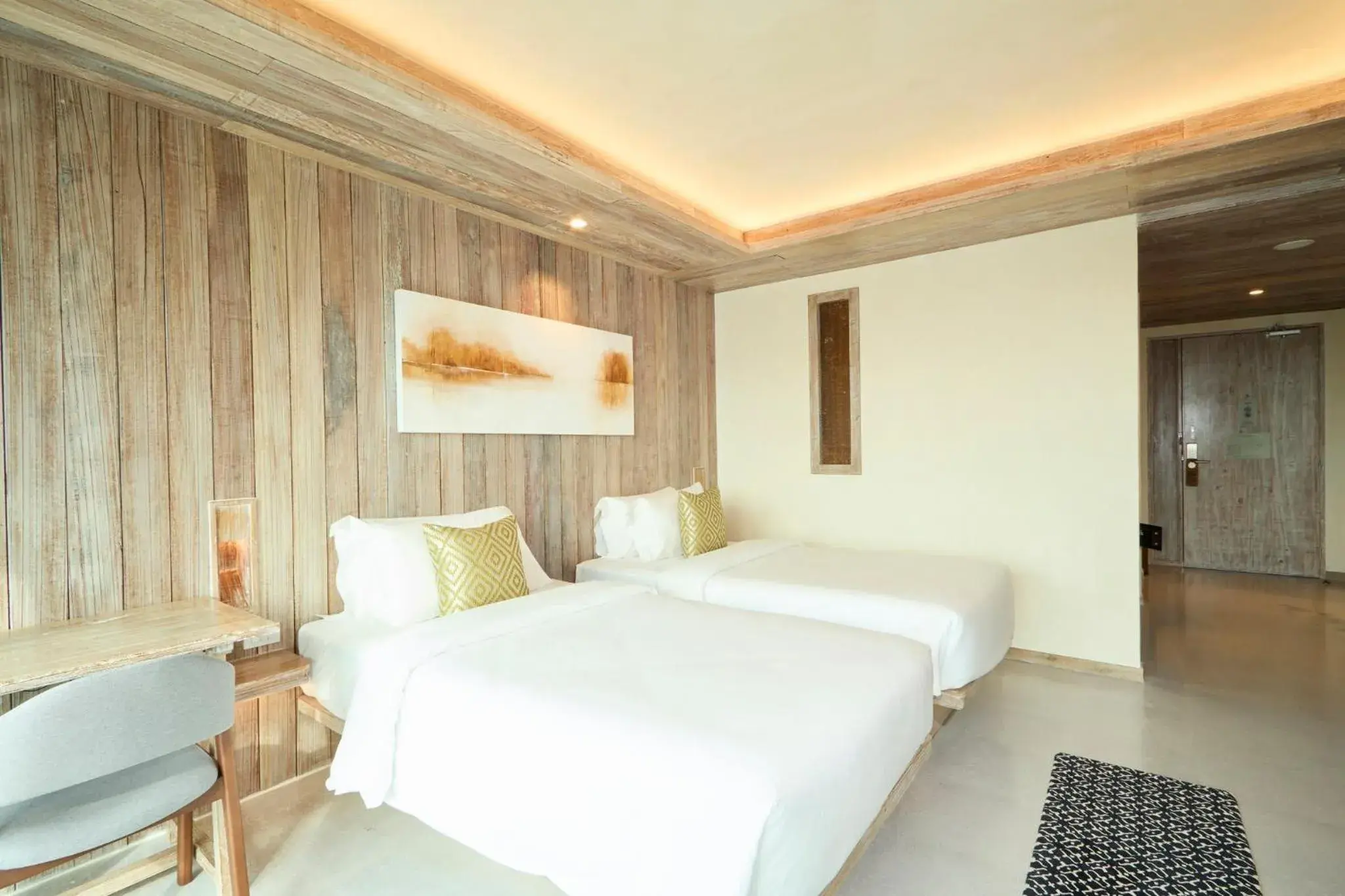 Photo of the whole room, Bed in Dinso Resort & Villas Phuket an IHG Hotel