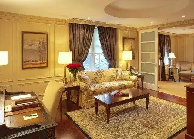 Living room, Seating Area in Windsor Arms Hotel