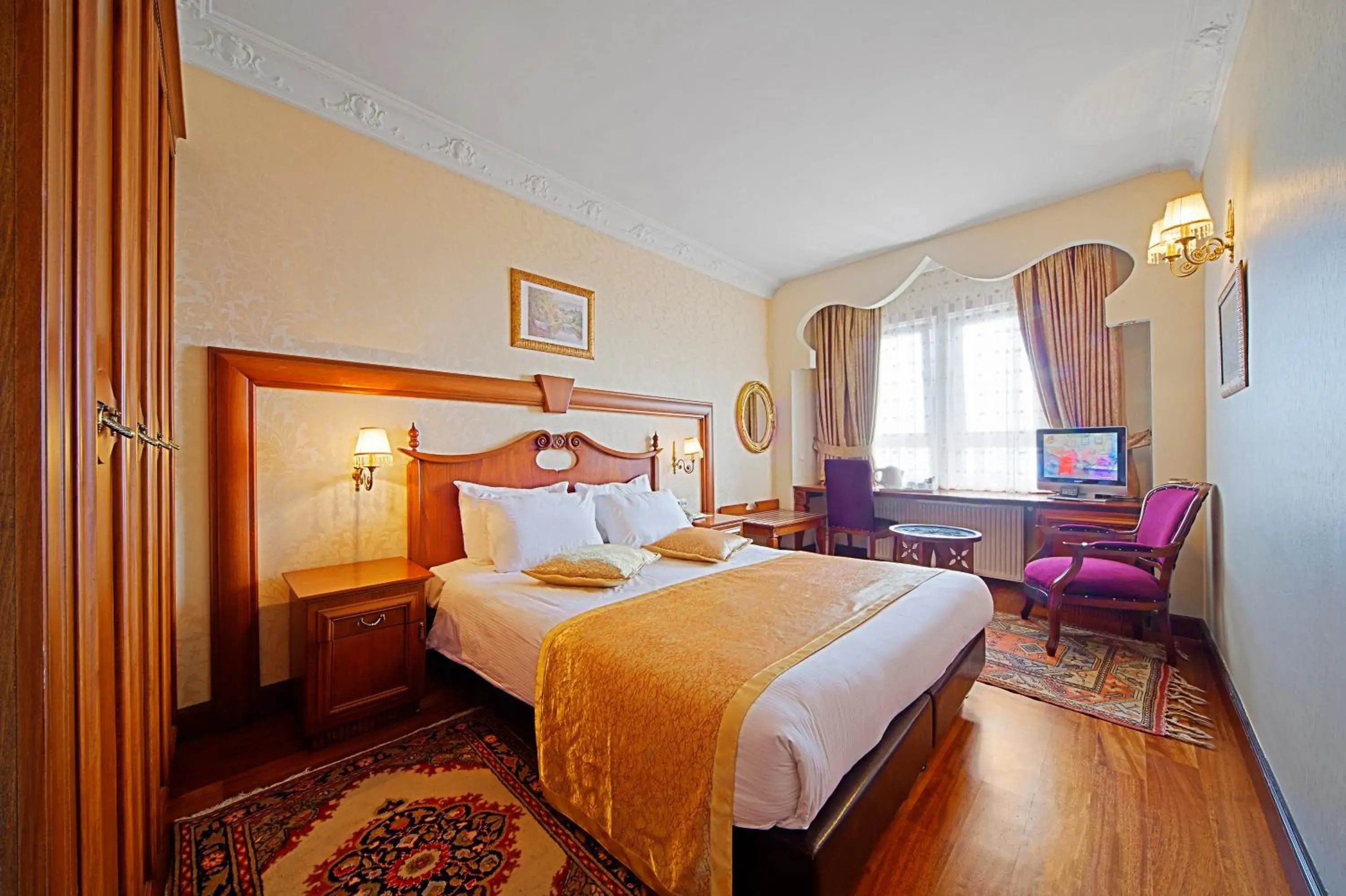 Photo of the whole room, Bed in Azade Hotel Istanbul