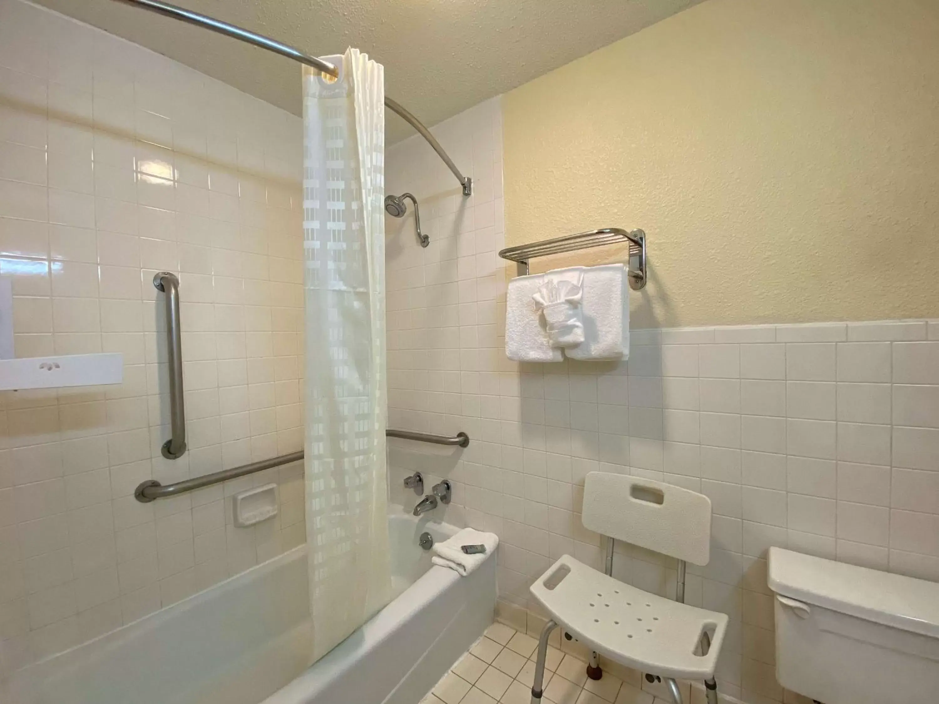 Photo of the whole room, Bathroom in Best Western Greenville Airport