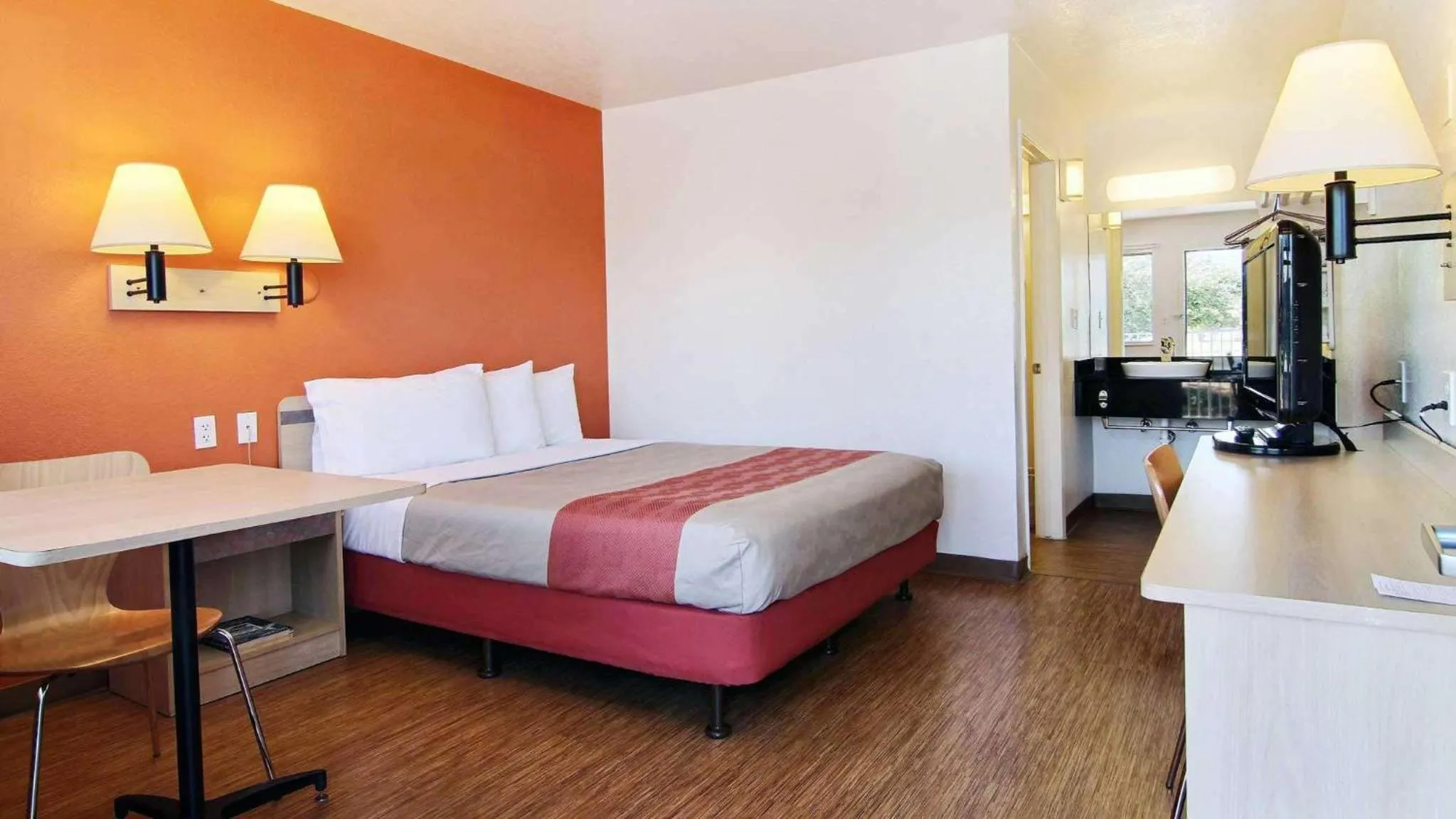 TV and multimedia, Bed in Motel 6-San Angelo, TX