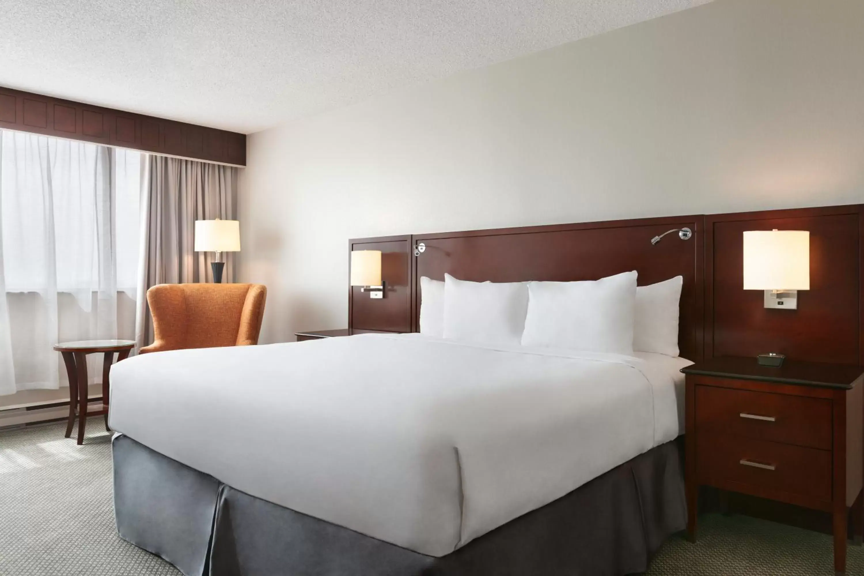 Bed in Travelodge by Wyndham Quebec City Hotel & Convention Centre