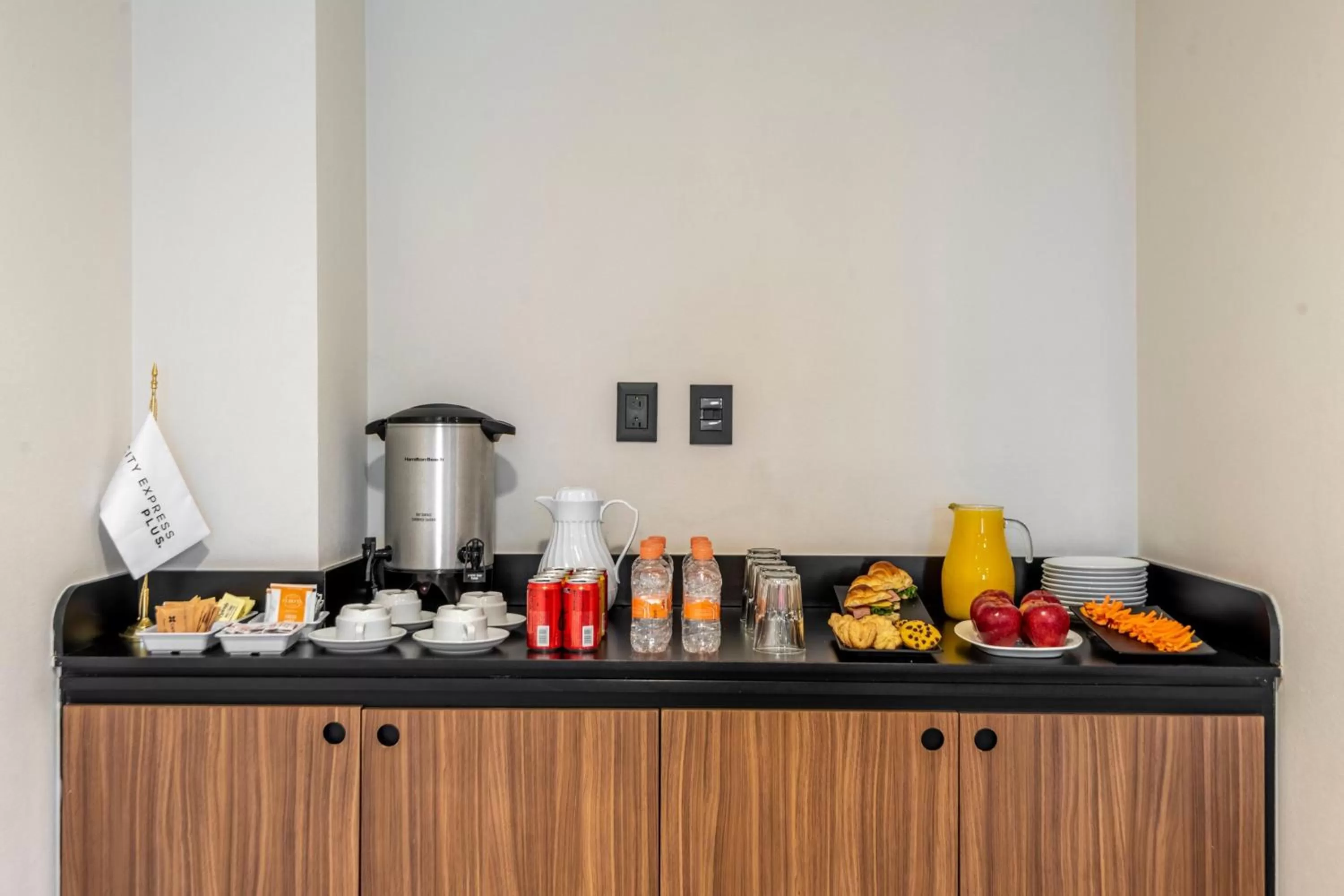 Restaurant/places to eat in City Express Plus by Marriott Guadalajara Palomar