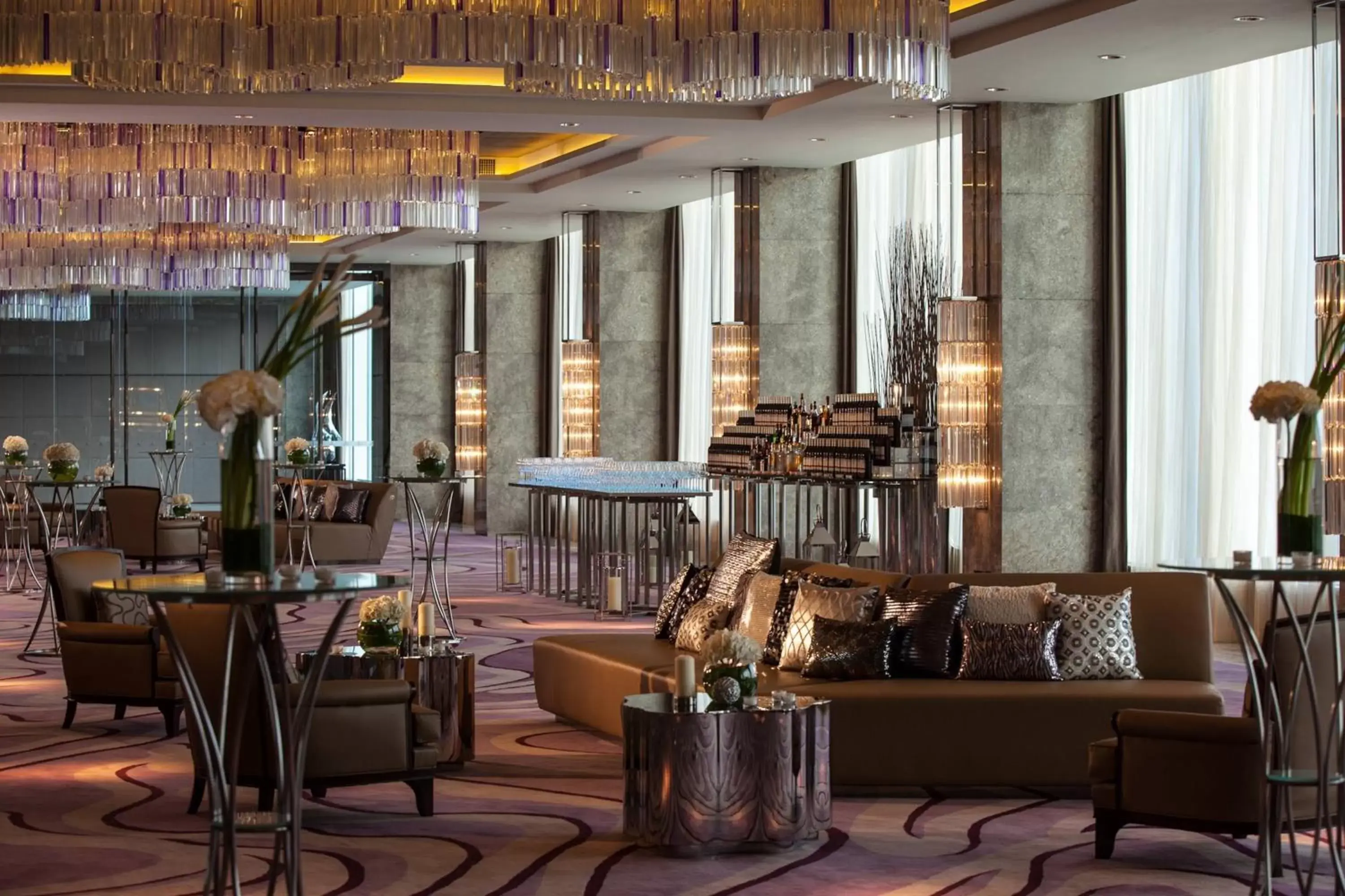Meeting/conference room, Lounge/Bar in Renaissance Huizhou Hotel