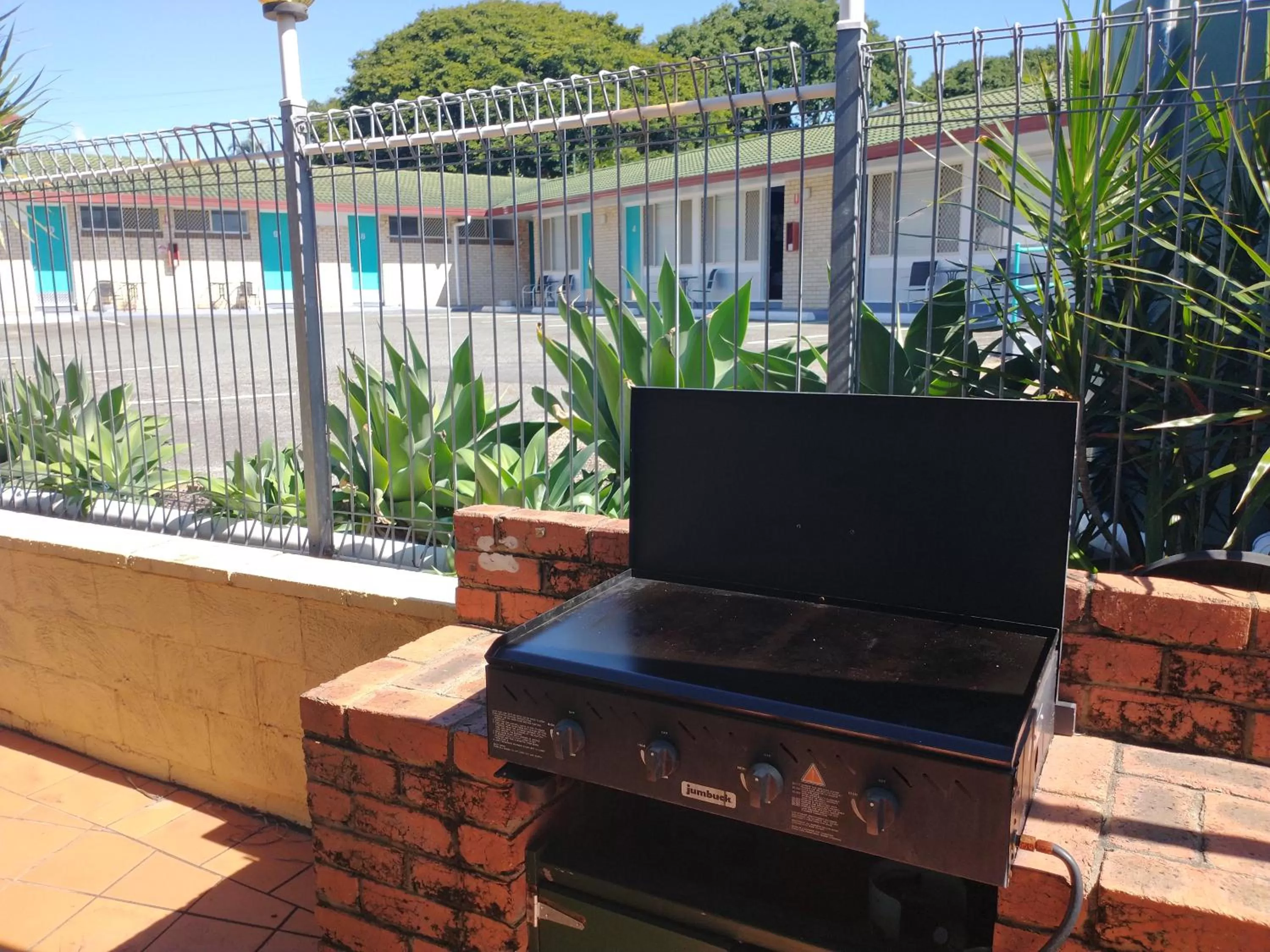 BBQ facilities in Aspley Sunset Motel