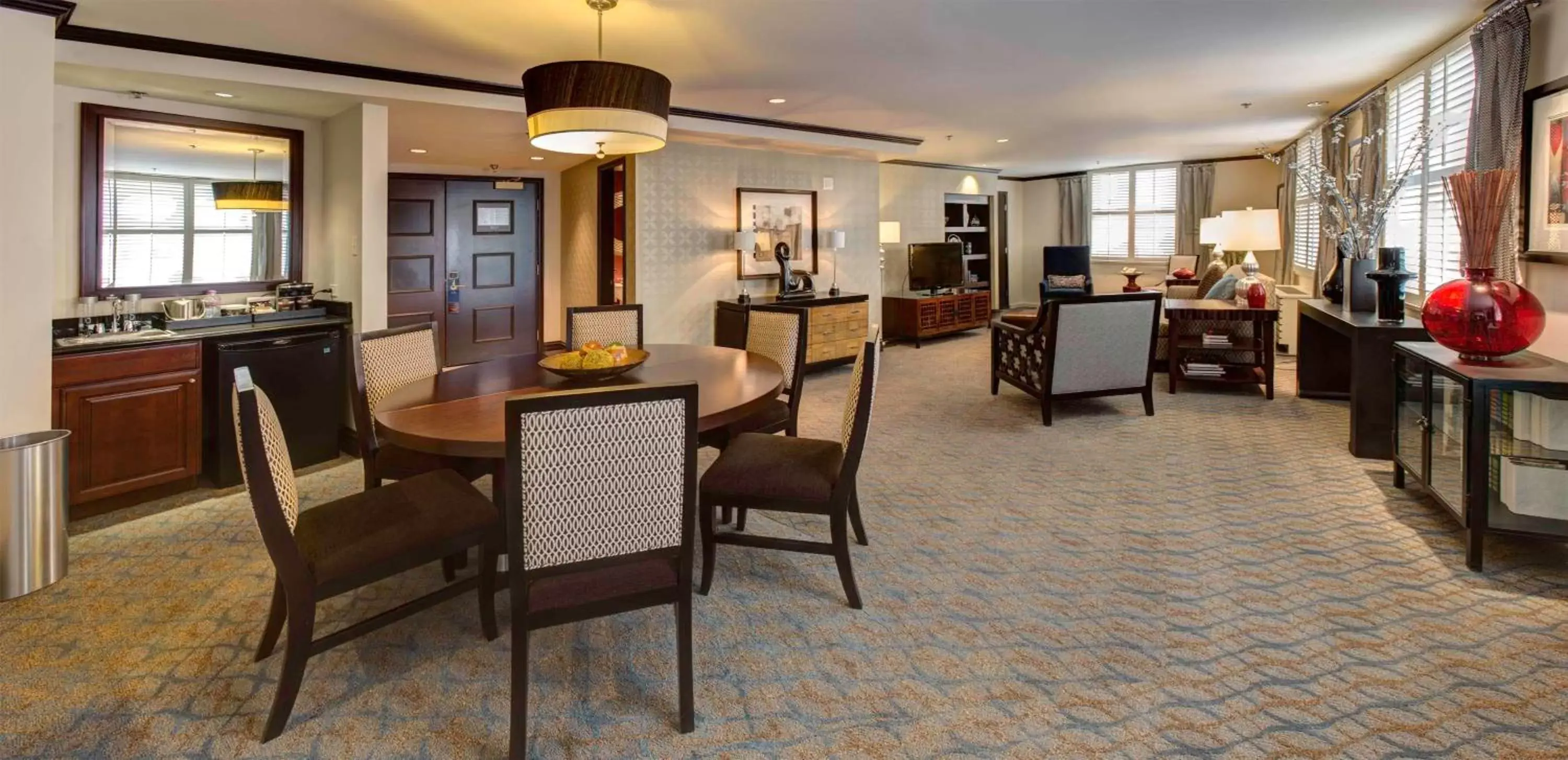 Living room, Restaurant/Places to Eat in Hilton Orrington/Evanston