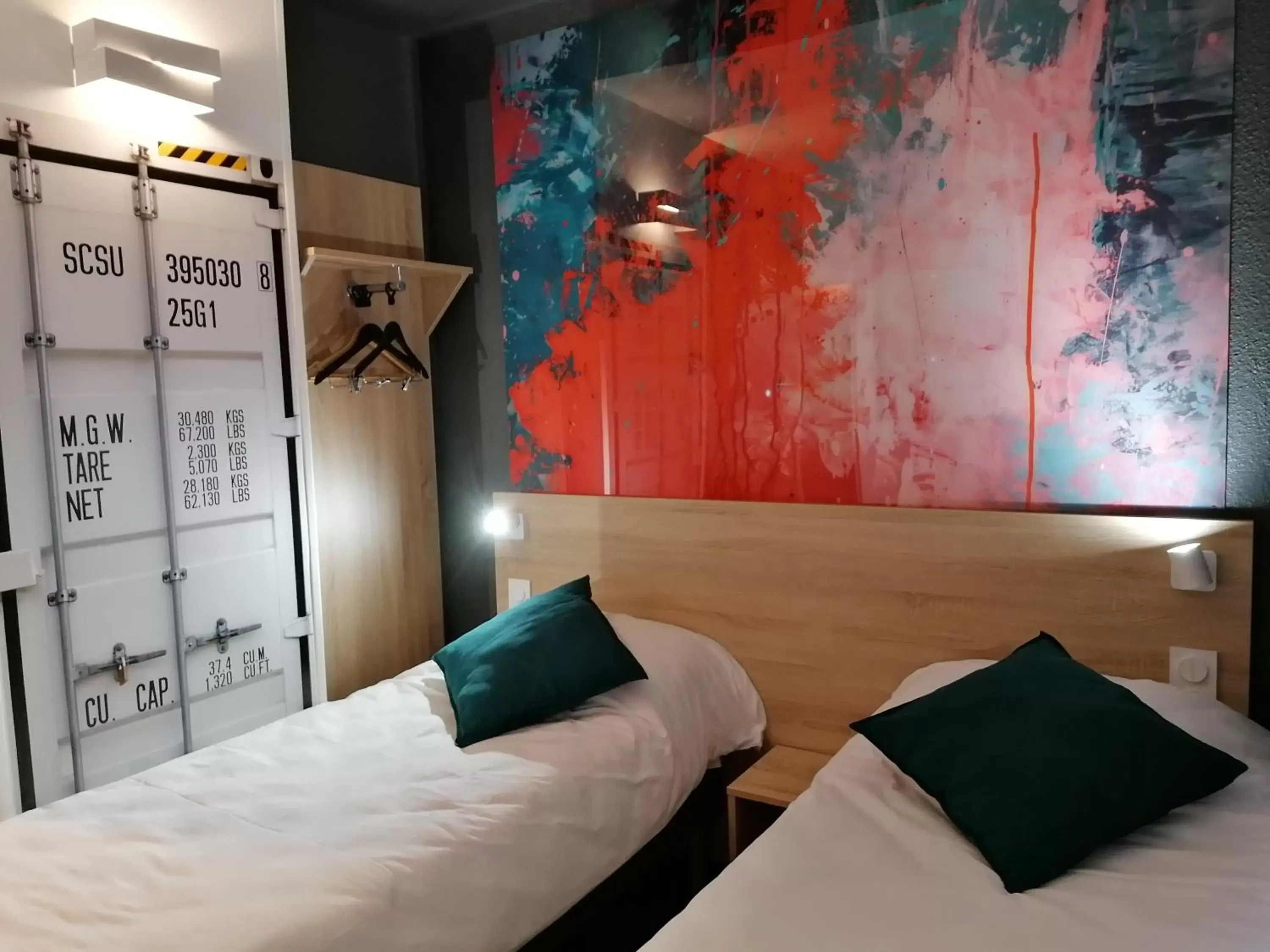 Bedroom, Bed in Kyriad Direct Martigues
