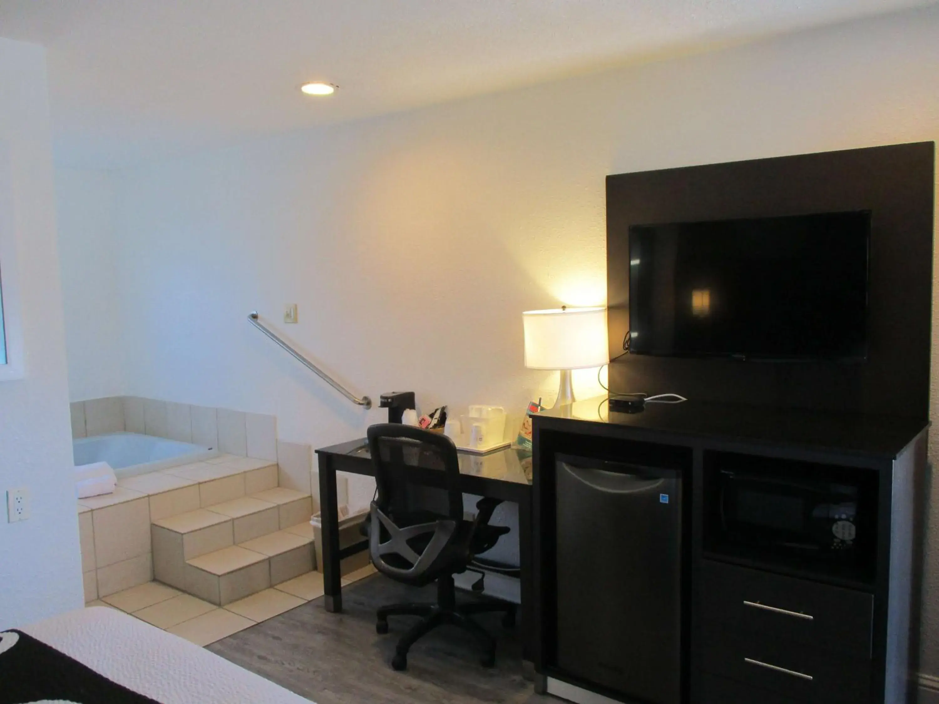 Bathroom, TV/Entertainment Center in SureStay Hotel by Best Western Seaside Monterey