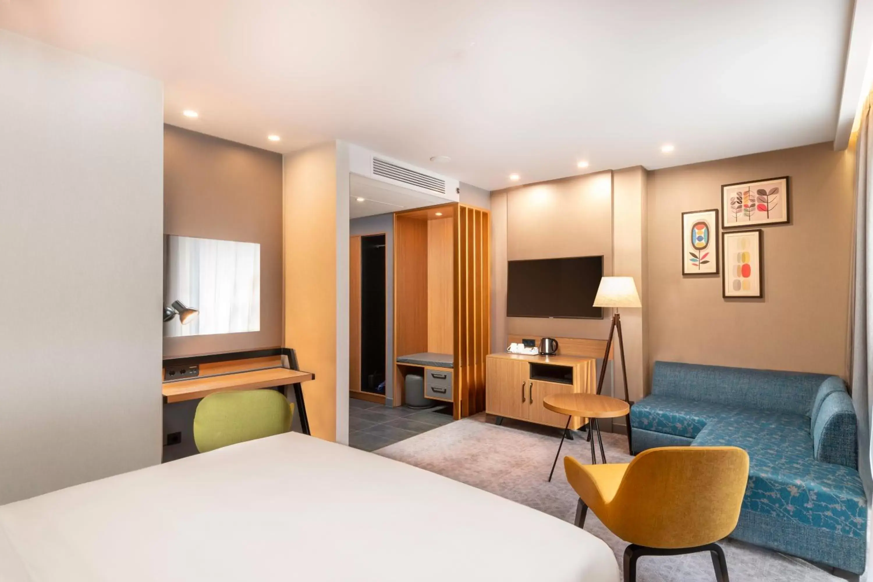 Photo of the whole room, Bed in Holiday Inn Yerevan - Republic Square by IHG Photo of the whole room, Bed in Holiday Inn Yerevan - Republic Square by IHG