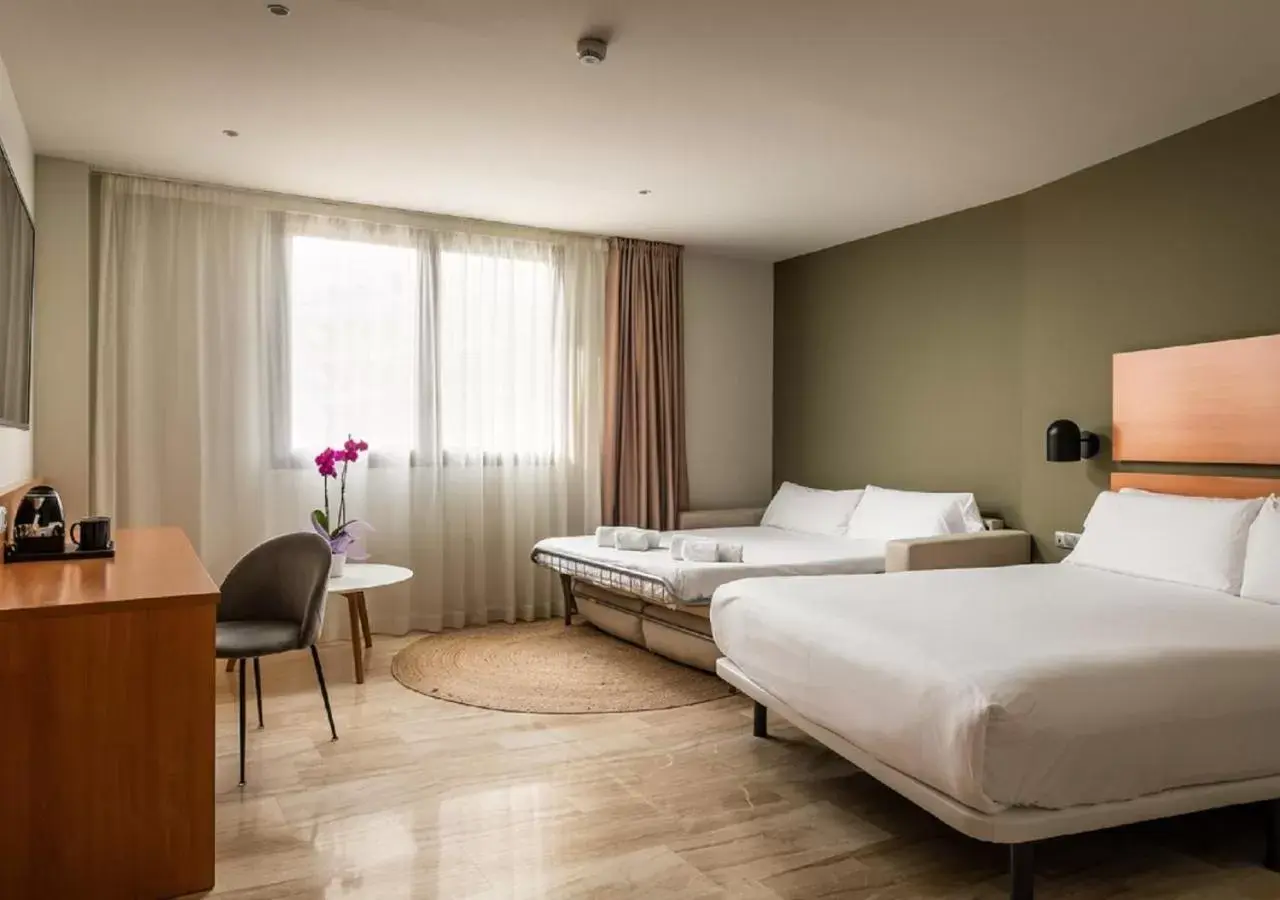 Bedroom in Hotel SB Express Tarragona