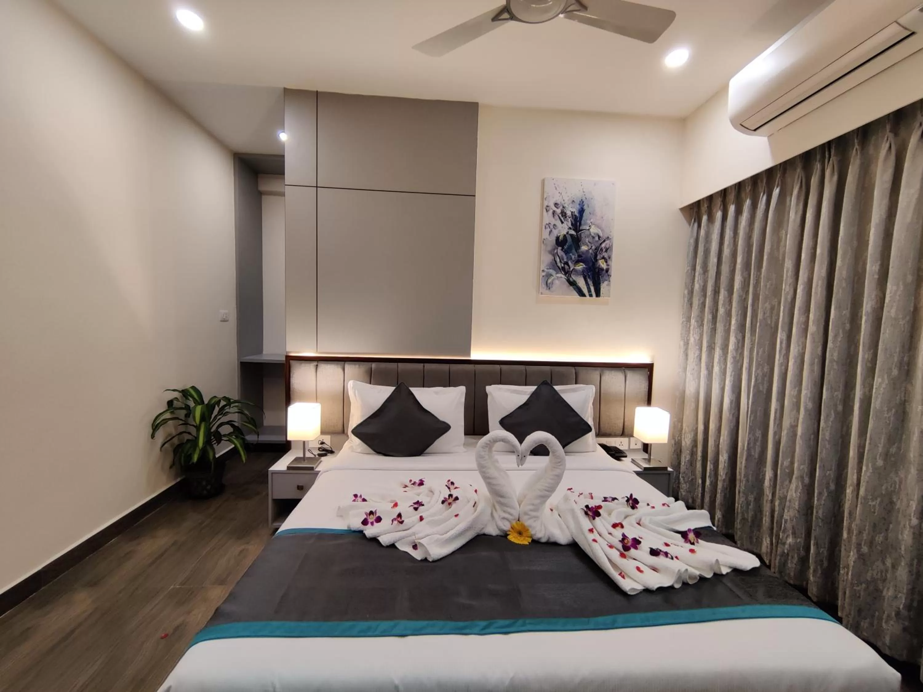 Bed in PARK IRIS HOTELS, Bharathi Nagar