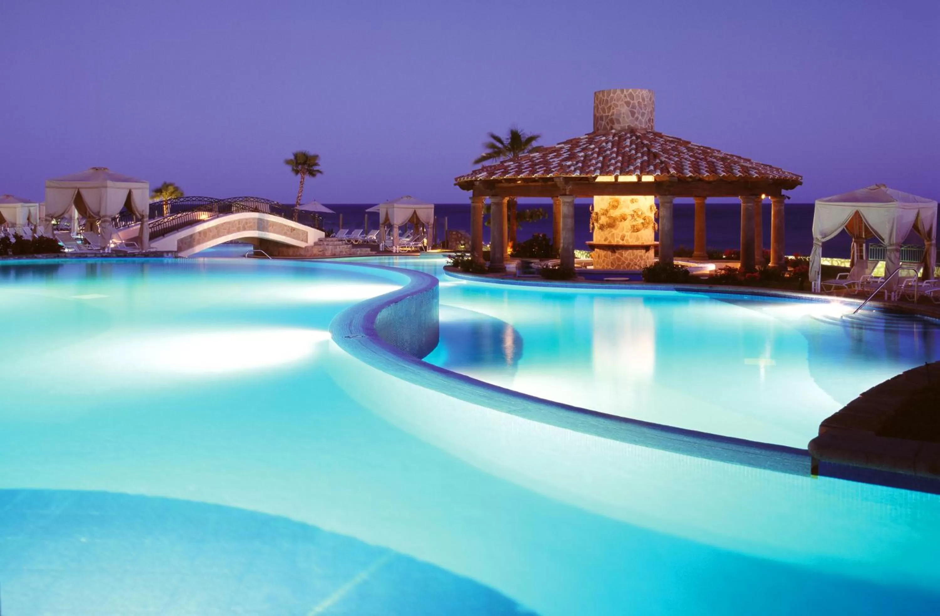 Swimming pool in Pueblo Bonito Sunset Beach Golf & Spa Resort - All Inclusive