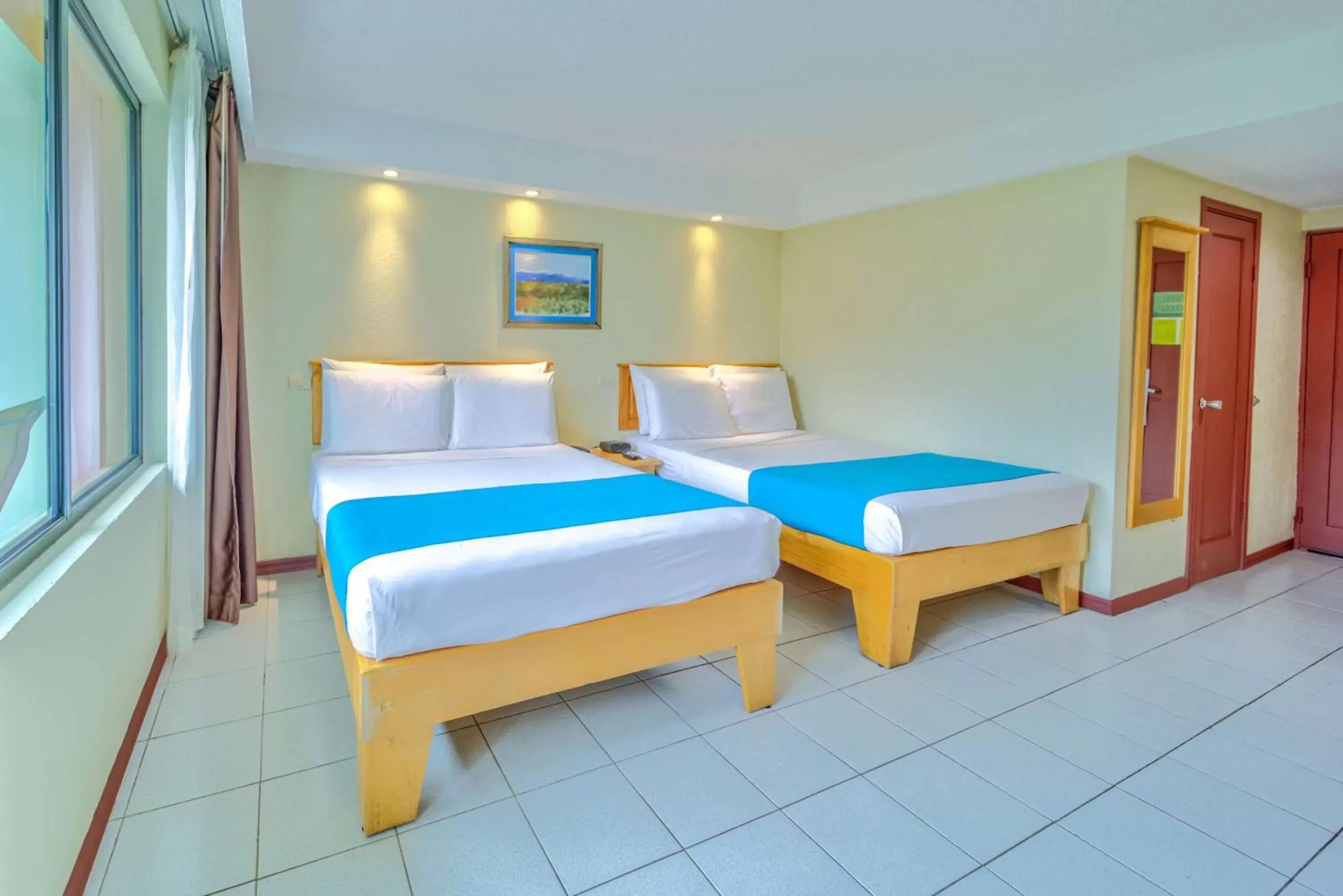 Photo of the whole room, Bed in Best Western Jaco Beach All Inclusive Resort