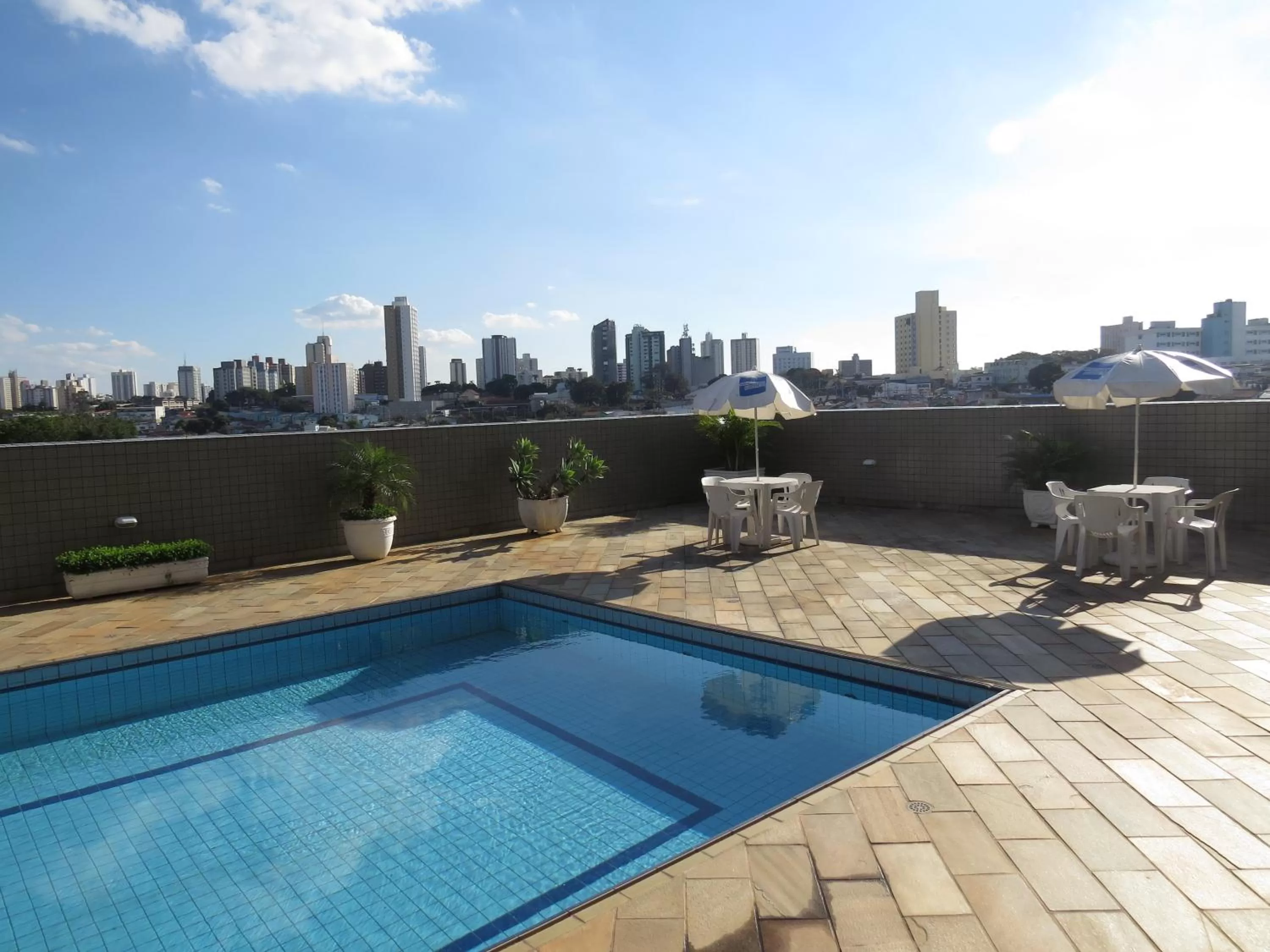 Swimming pool in Carlton Plaza São José dos Campos
