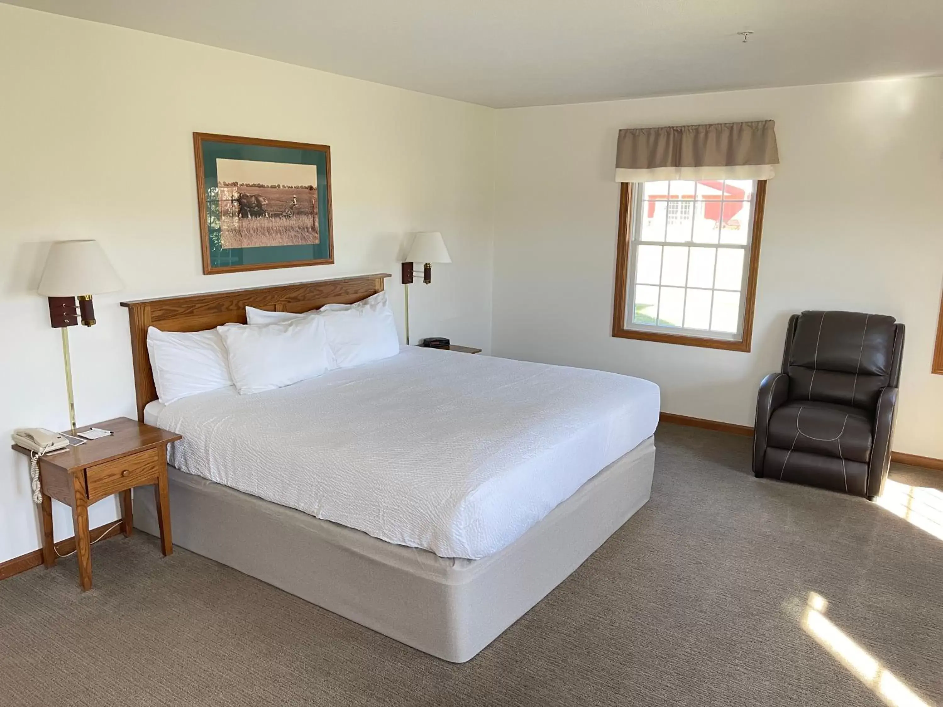 Bed in Farmstead Inn and Conference Center