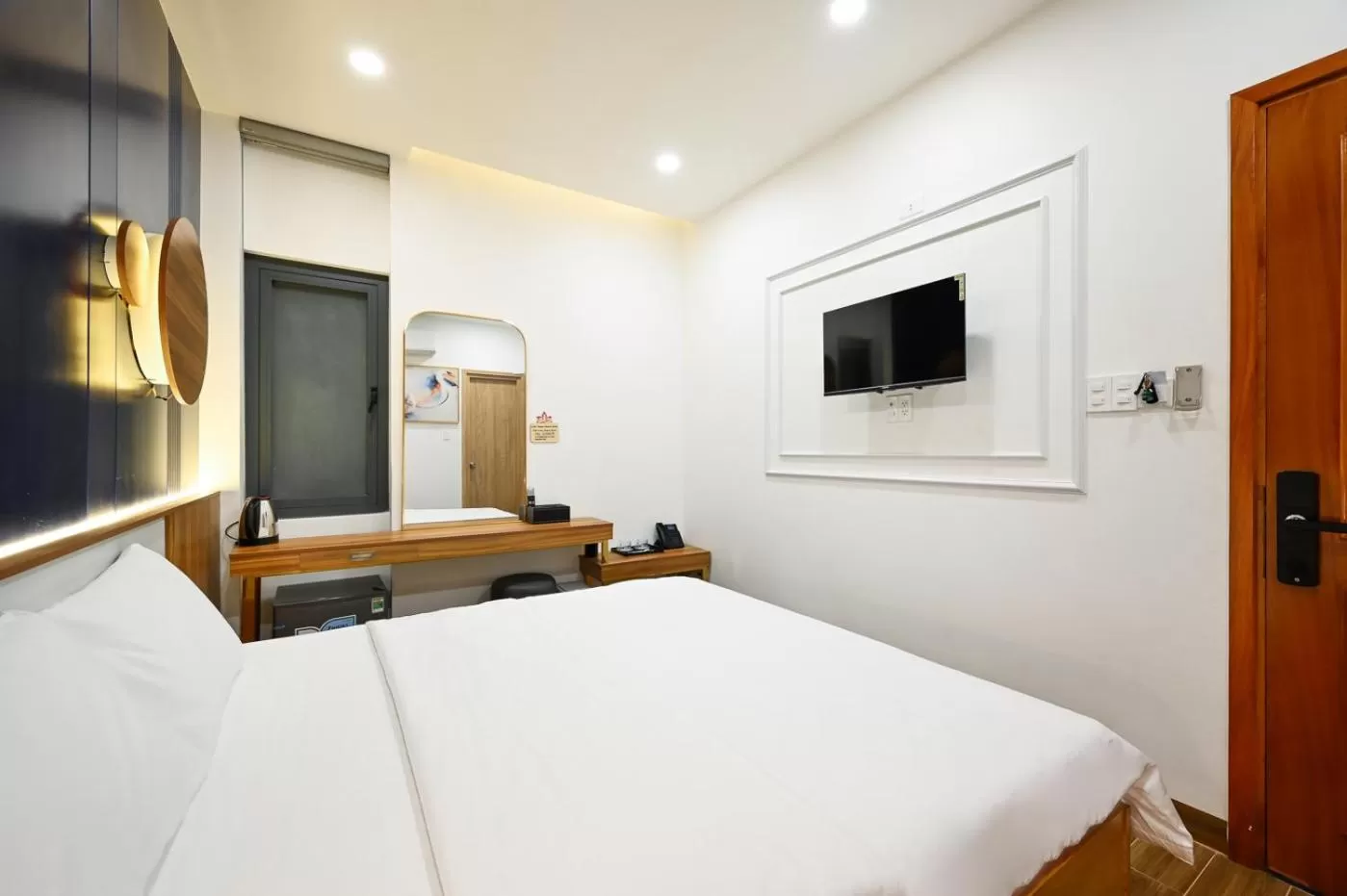 TV and multimedia, Bed in Lotus Airport Hotel Saigon